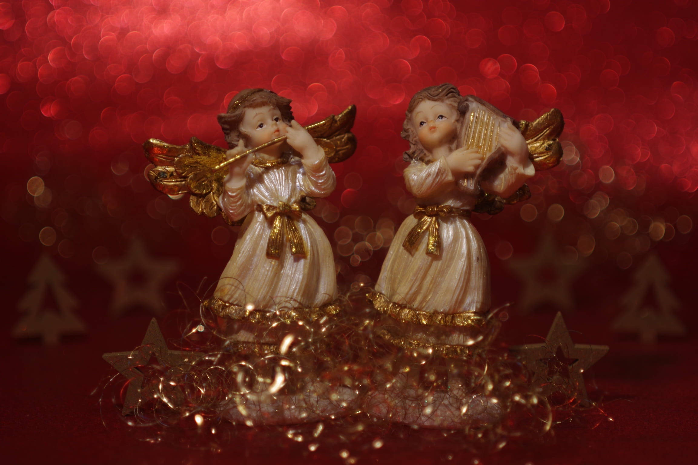 Mga Anghel ng Pasko na May Pulang Aesthetic Wallpaper