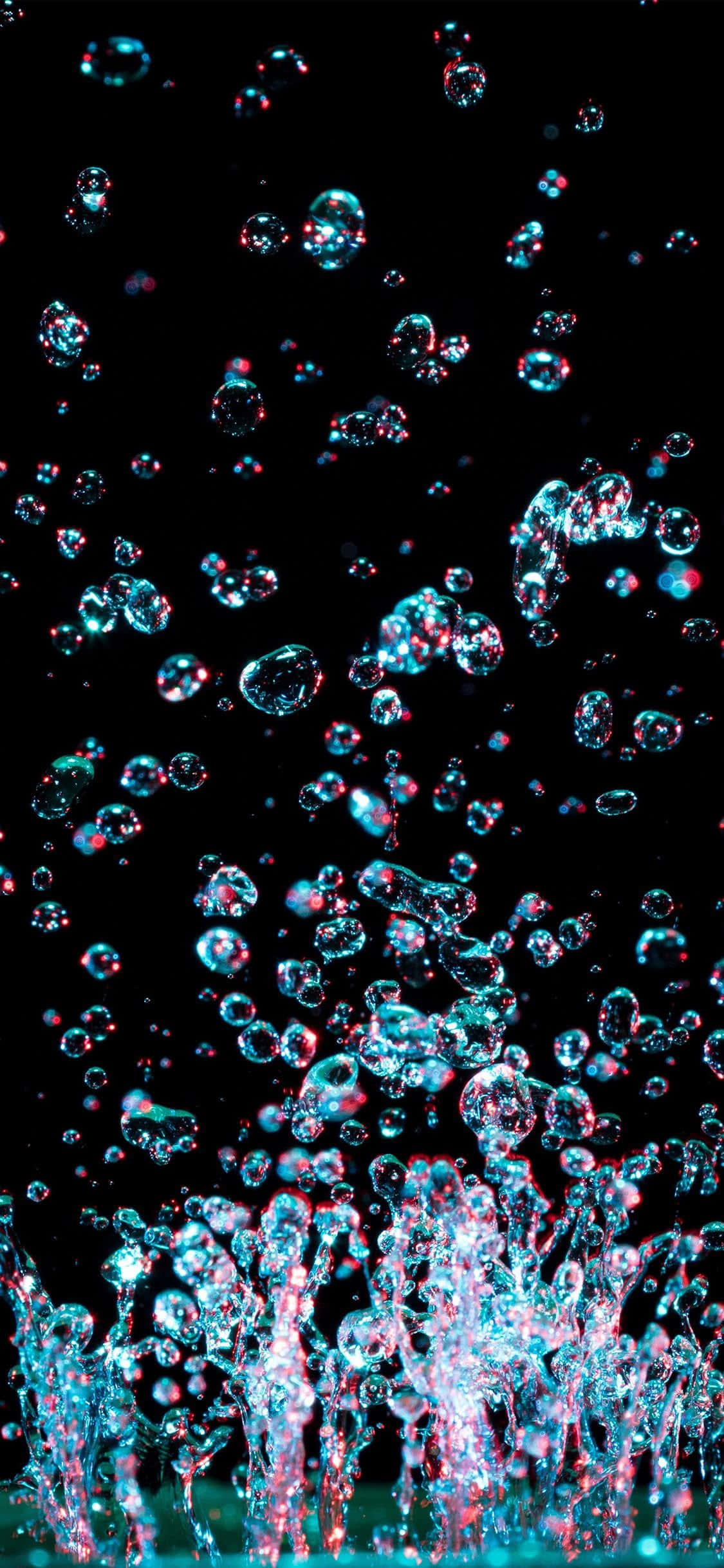 mga bula ng tubig sa isang itim na background Wallpaper