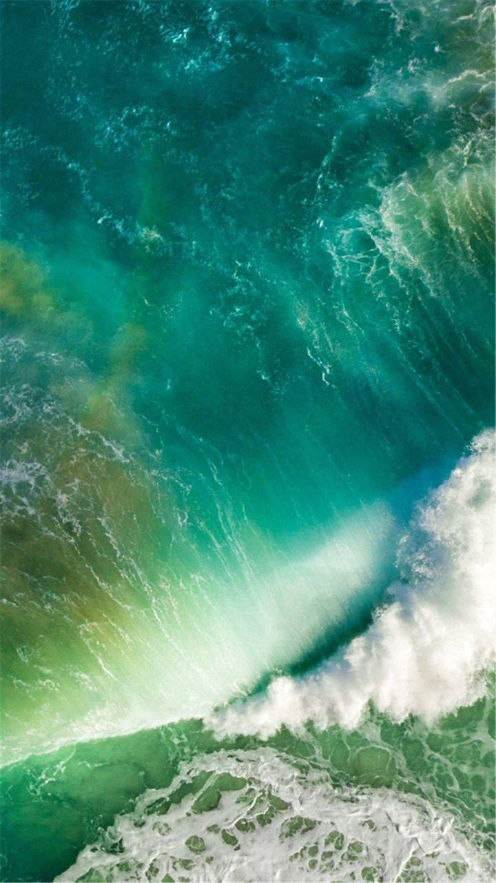 Mga Ligaw na Alon ng Karagatan para sa iPhone 7 Wallpaper