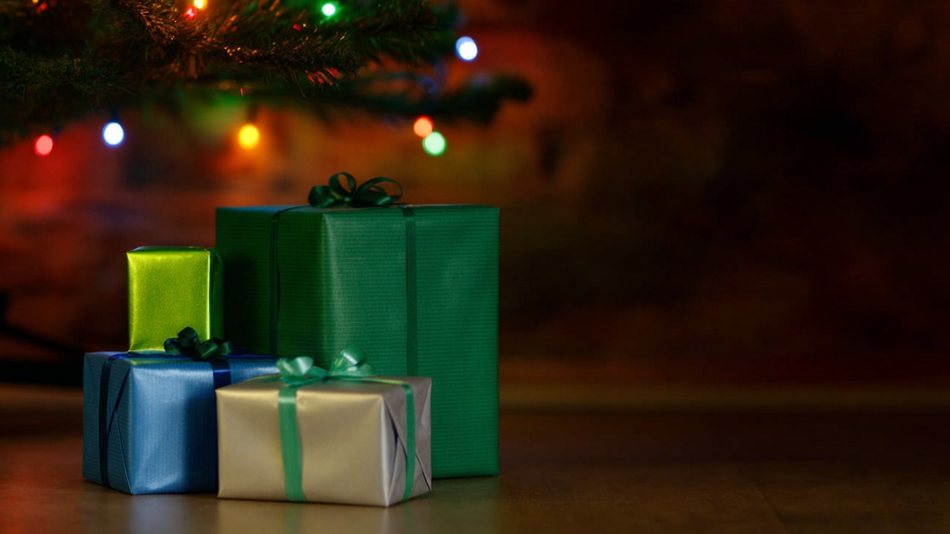 Mga Regalo sa Ilalim ng Puno Wallpaper