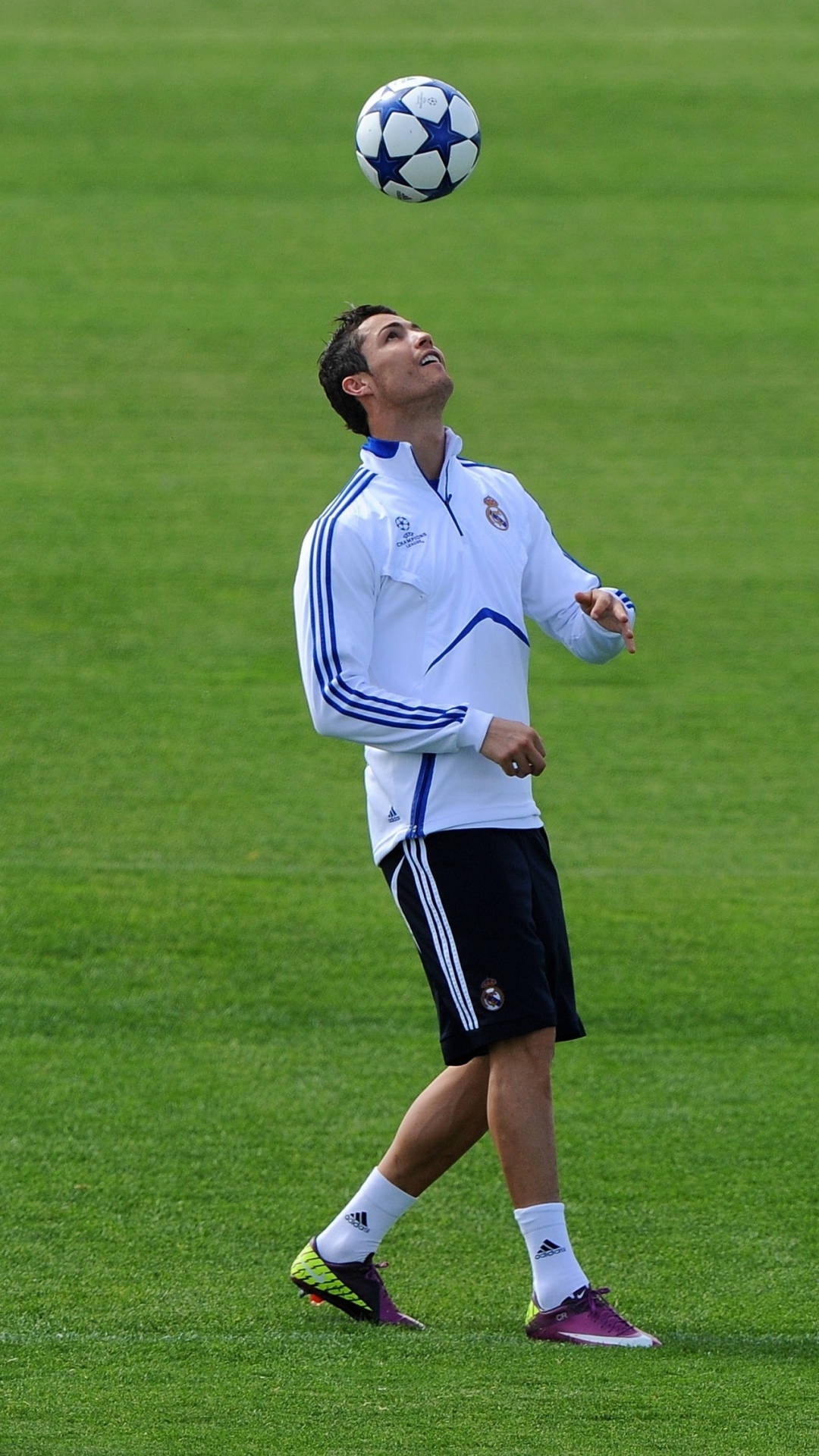 Mga Trick sa Football ni Cristiano Ronaldo para sa iPhone Wallpaper