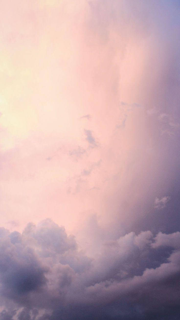 Mga Ulap na Kulay Lila Pastel para sa iPhone Wallpaper