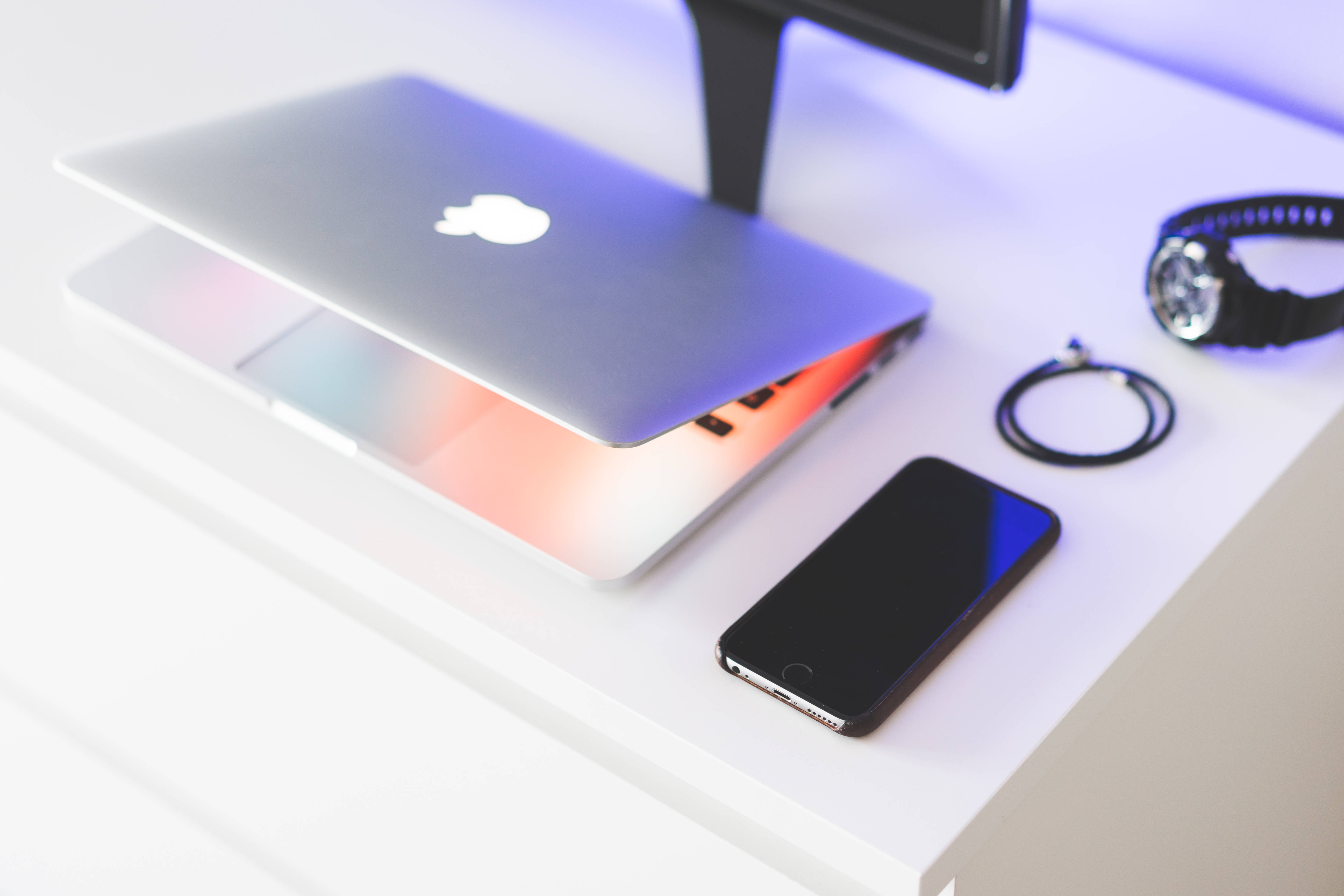 Minimalistang Aesthetic na Desktop na mga Teknolohiyang Gadget Wallpaper