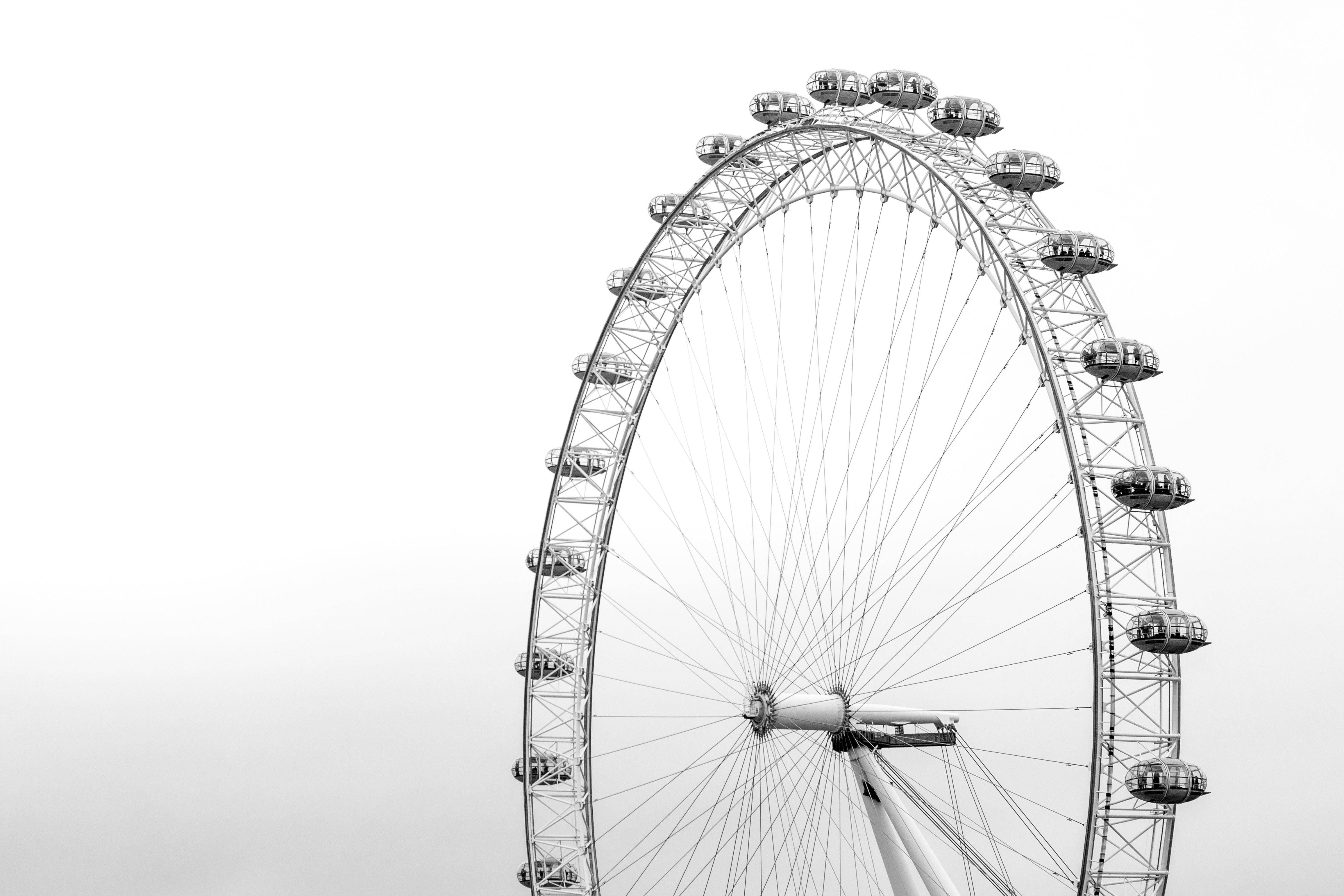 Minimalistang Puti ng London Eye Wallpaper