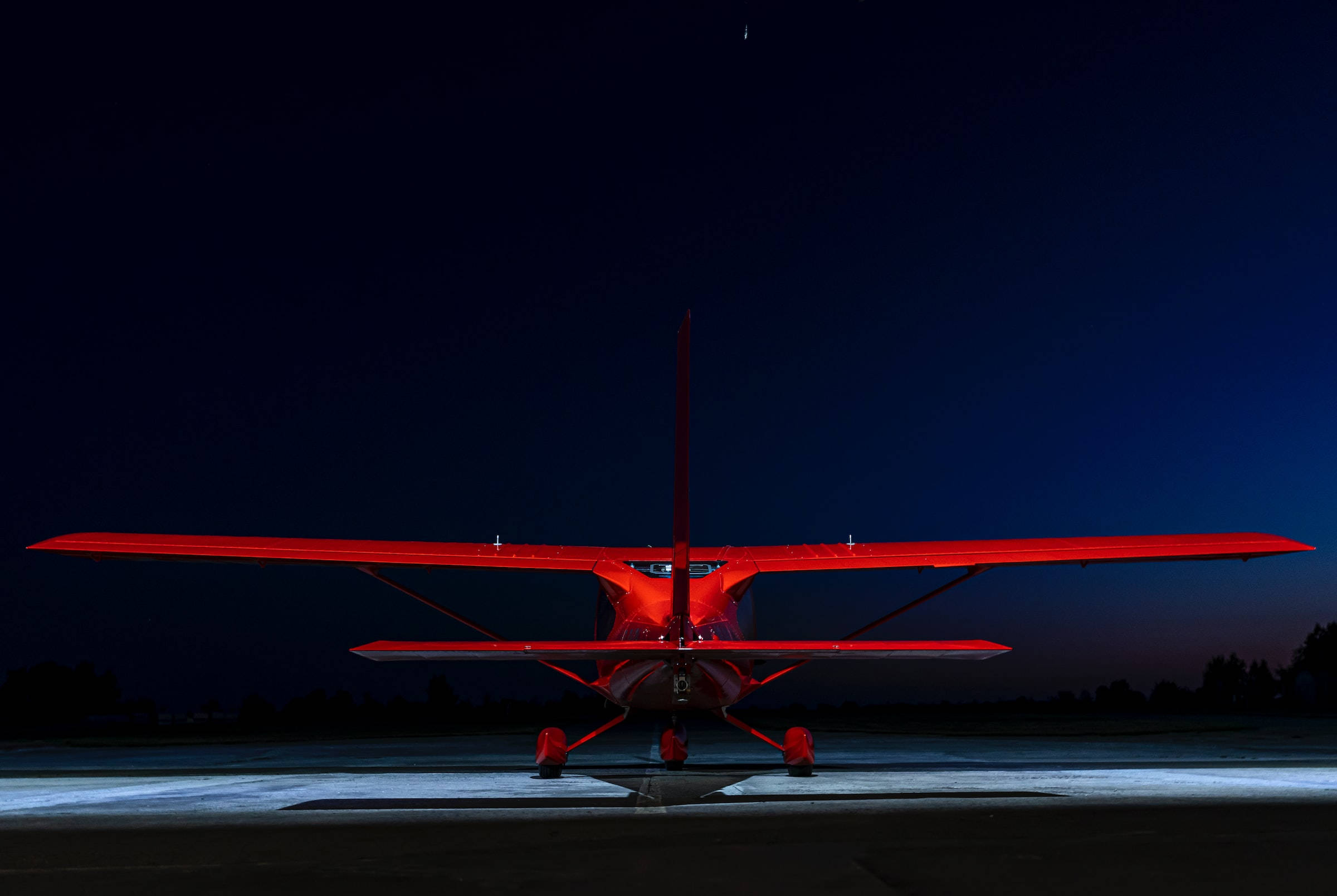 Modelo ng Biplane na Sasakyang Panghimpapawid Wallpaper