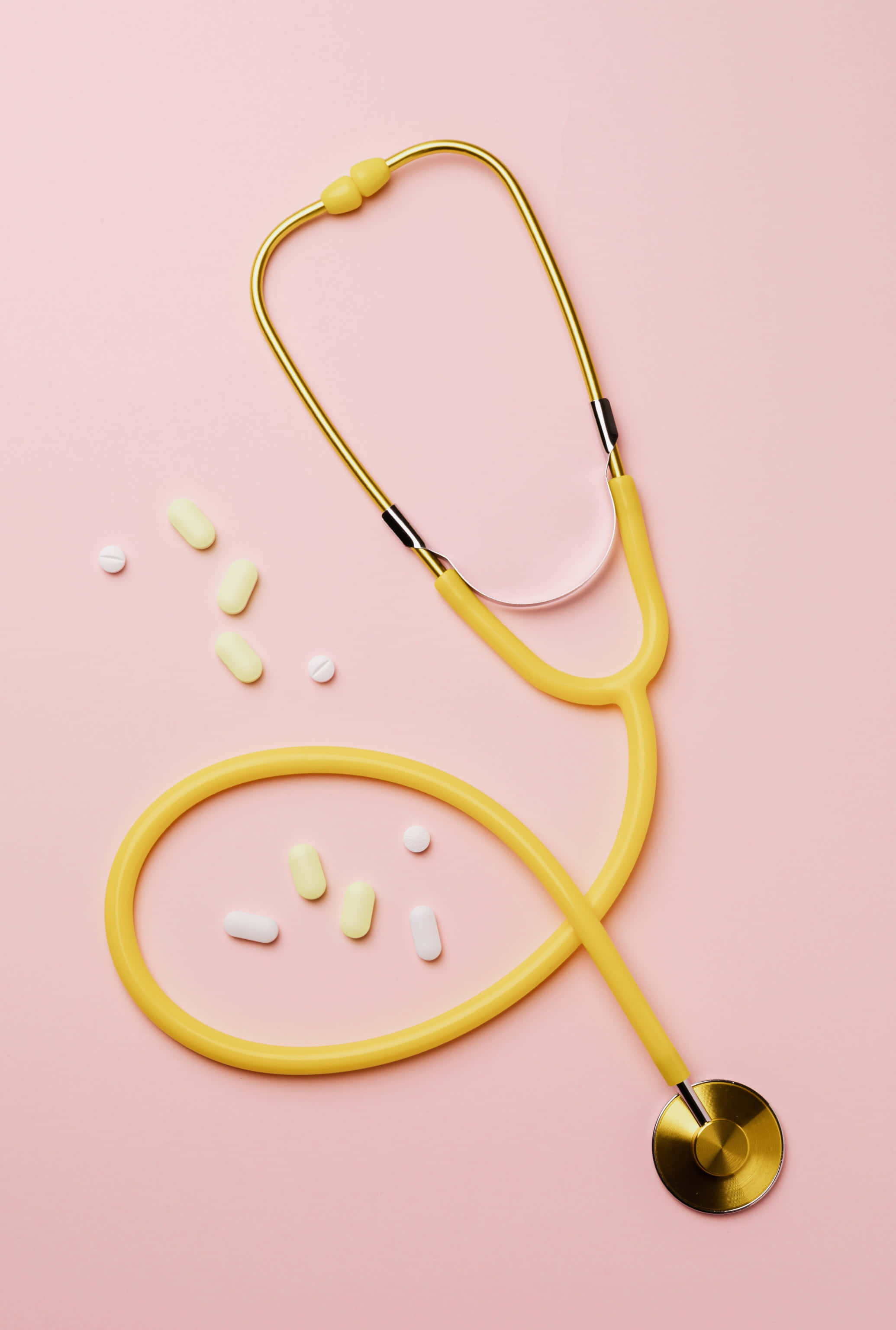 Modernong Stethoscope laban sa Isang Masigla na Background Wallpaper