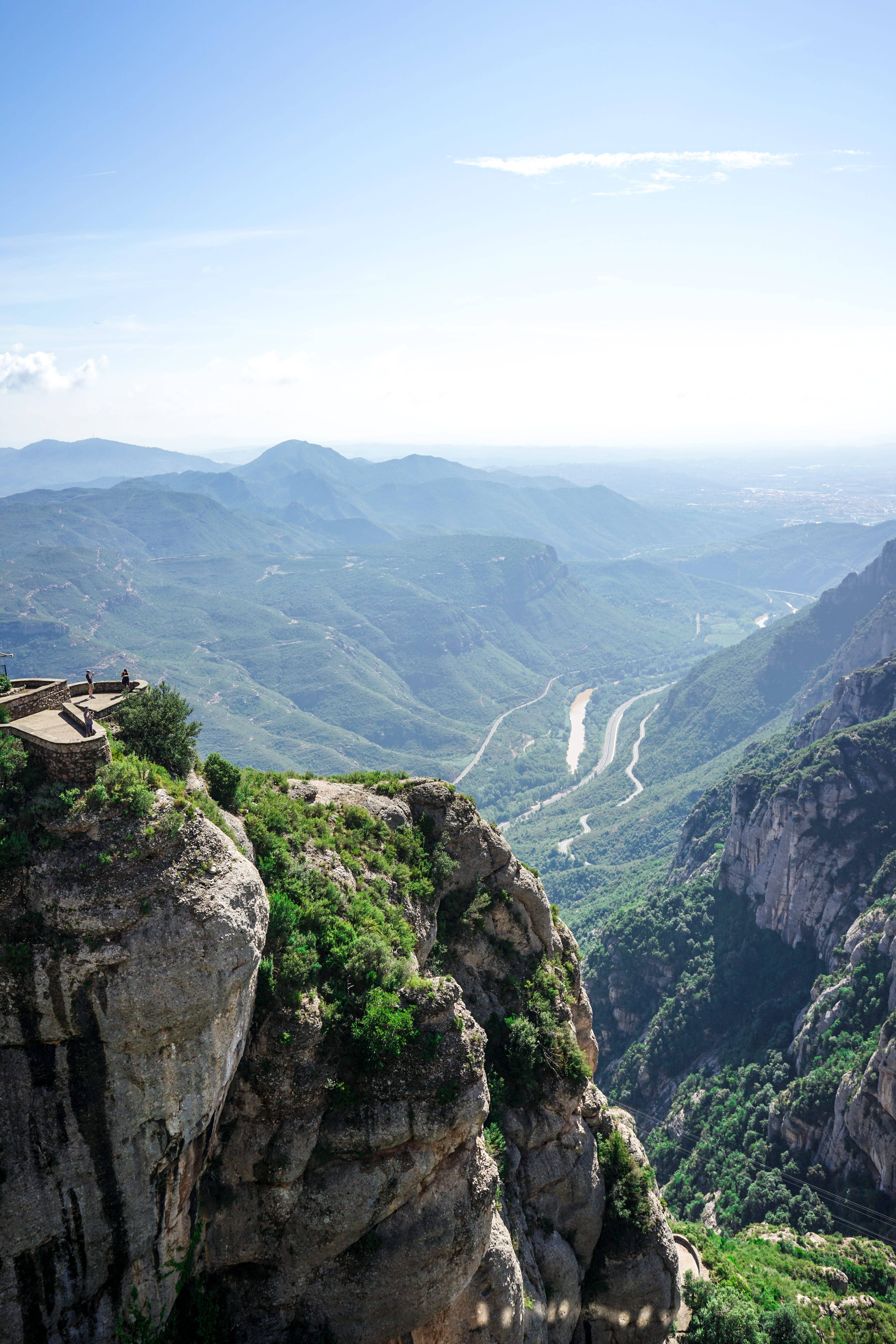 Montserrat na Pag-akyat sa Bukid Wallpaper