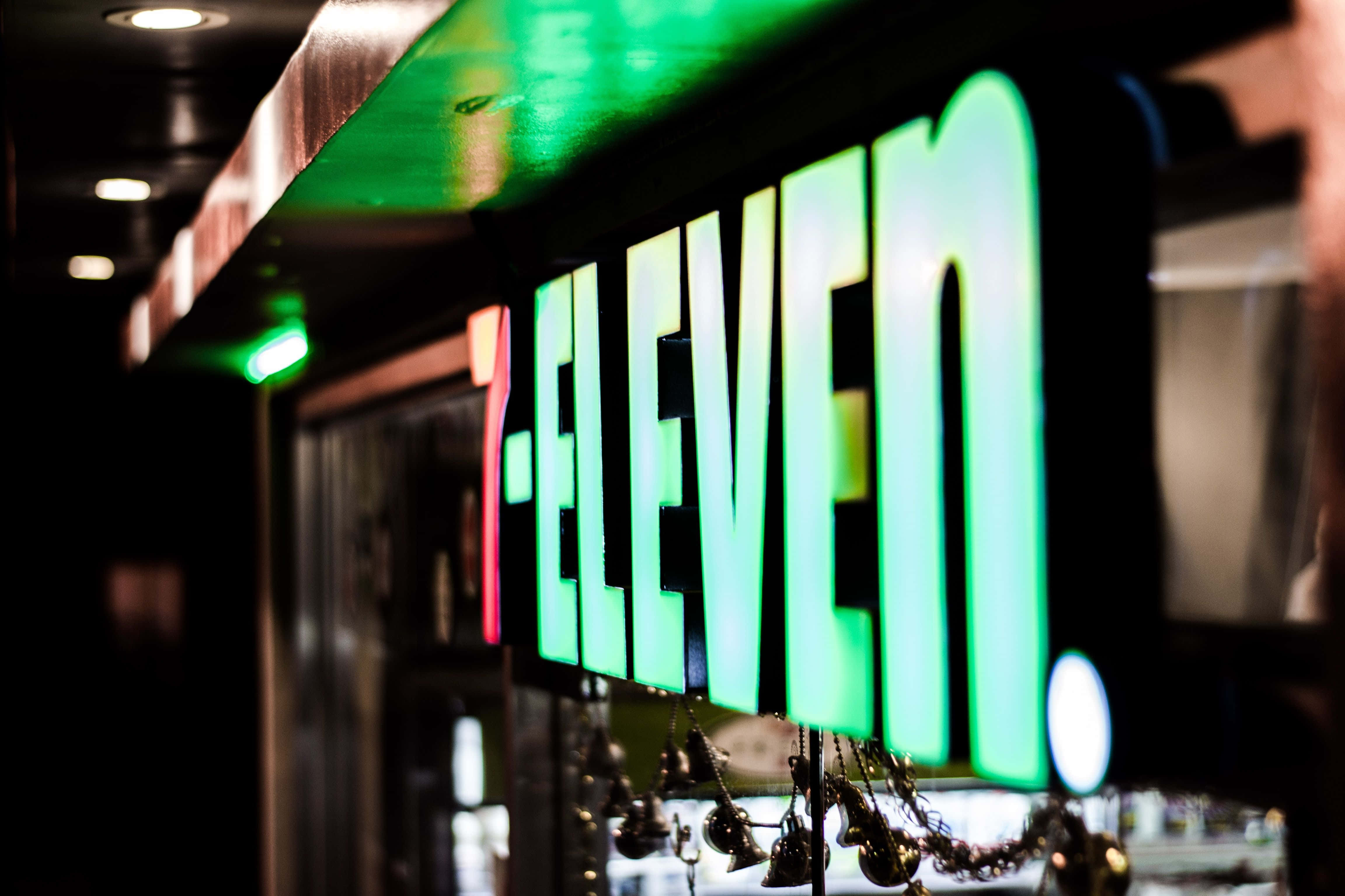 Mulingan kasama ng 7 Eleven Wallpaper