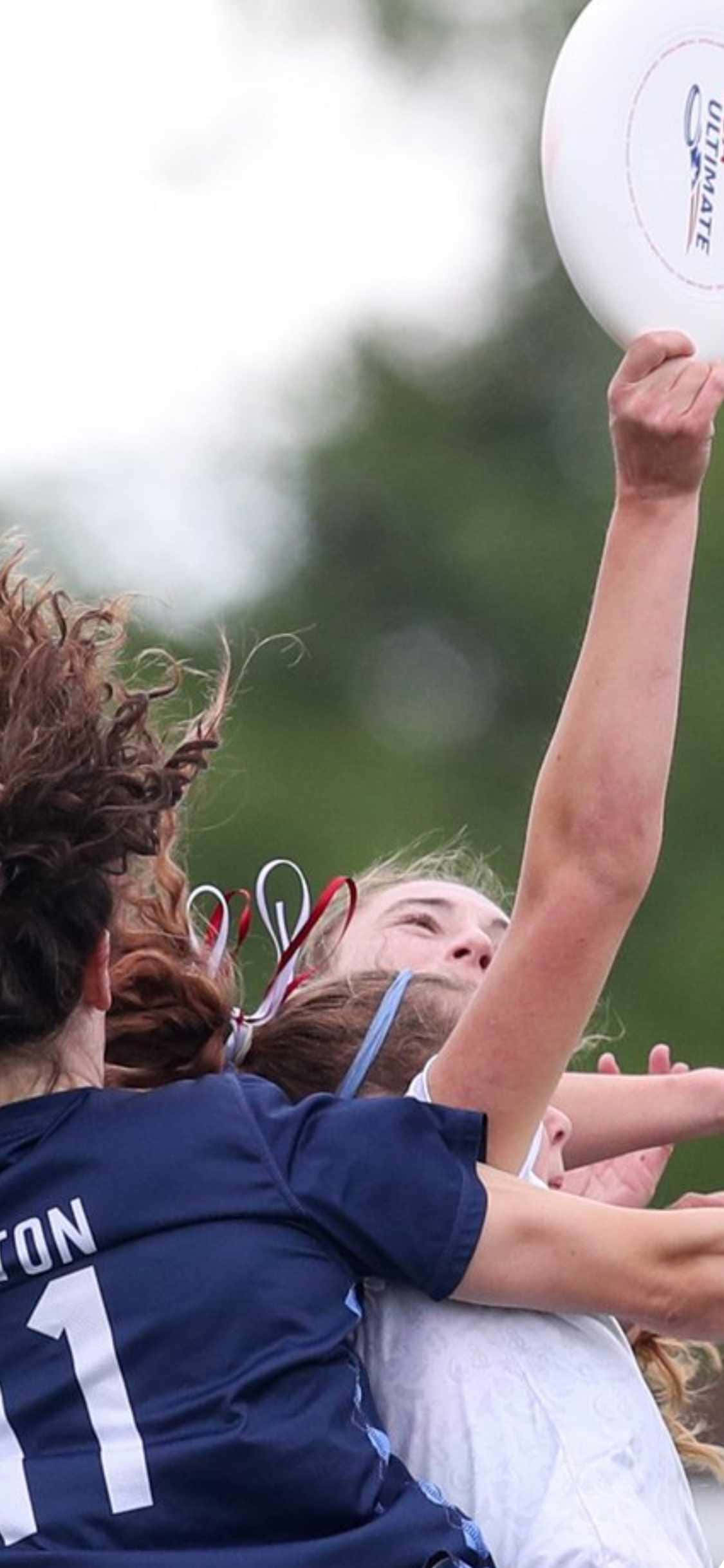 iPhone X Ultimate Frisbee Background Clashing Wallpaper