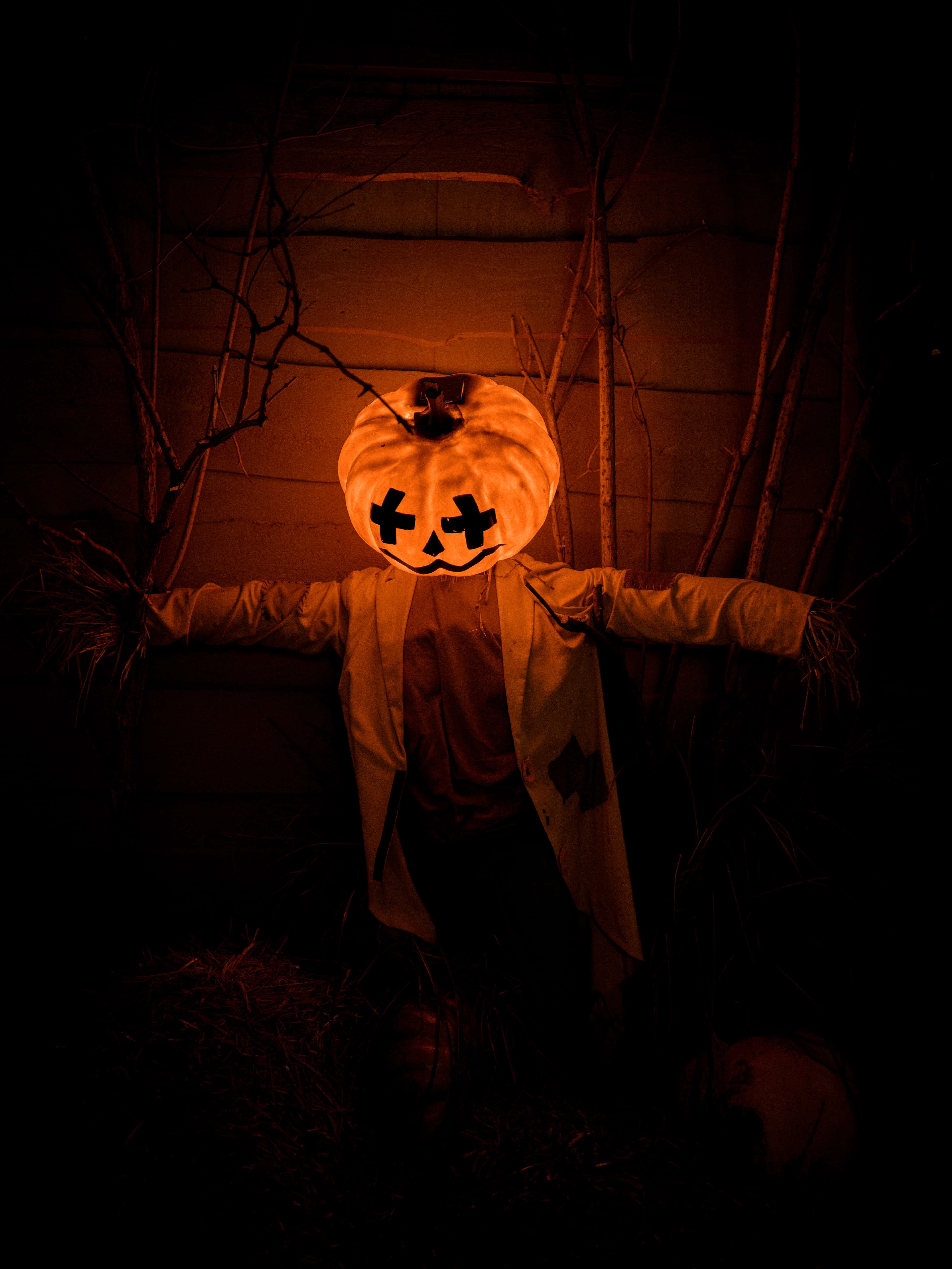 Nakakaakit na Halloween Pumpkin sa Gabi ng Taglagas Wallpaper