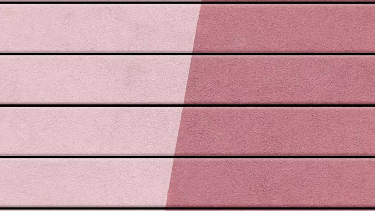 Nakakaakit na Tulay sa Tahimik na Lawa Wallpaper