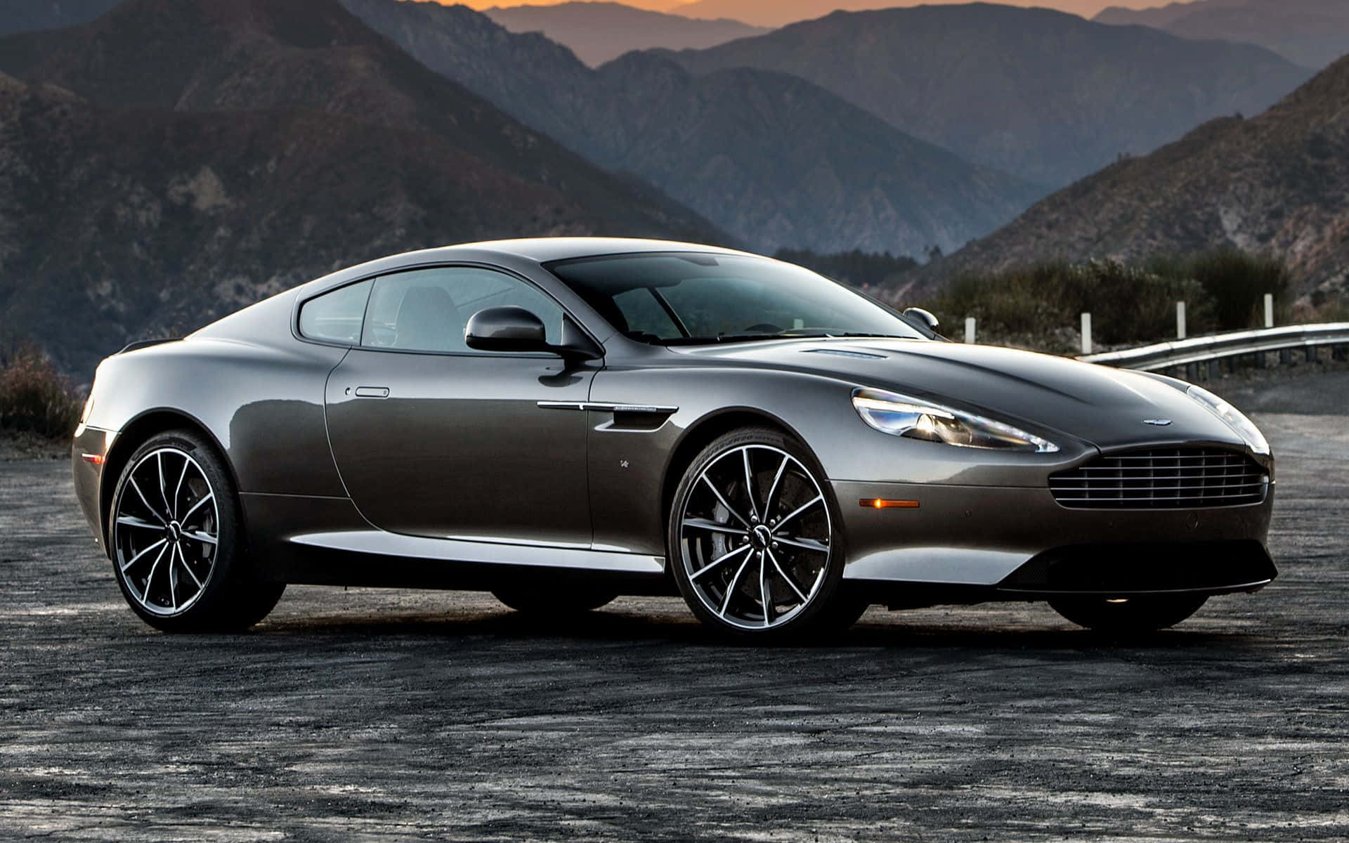 Nakakabig na Aston Martin DB9 sa isang elegante na kapaligiran Wallpaper