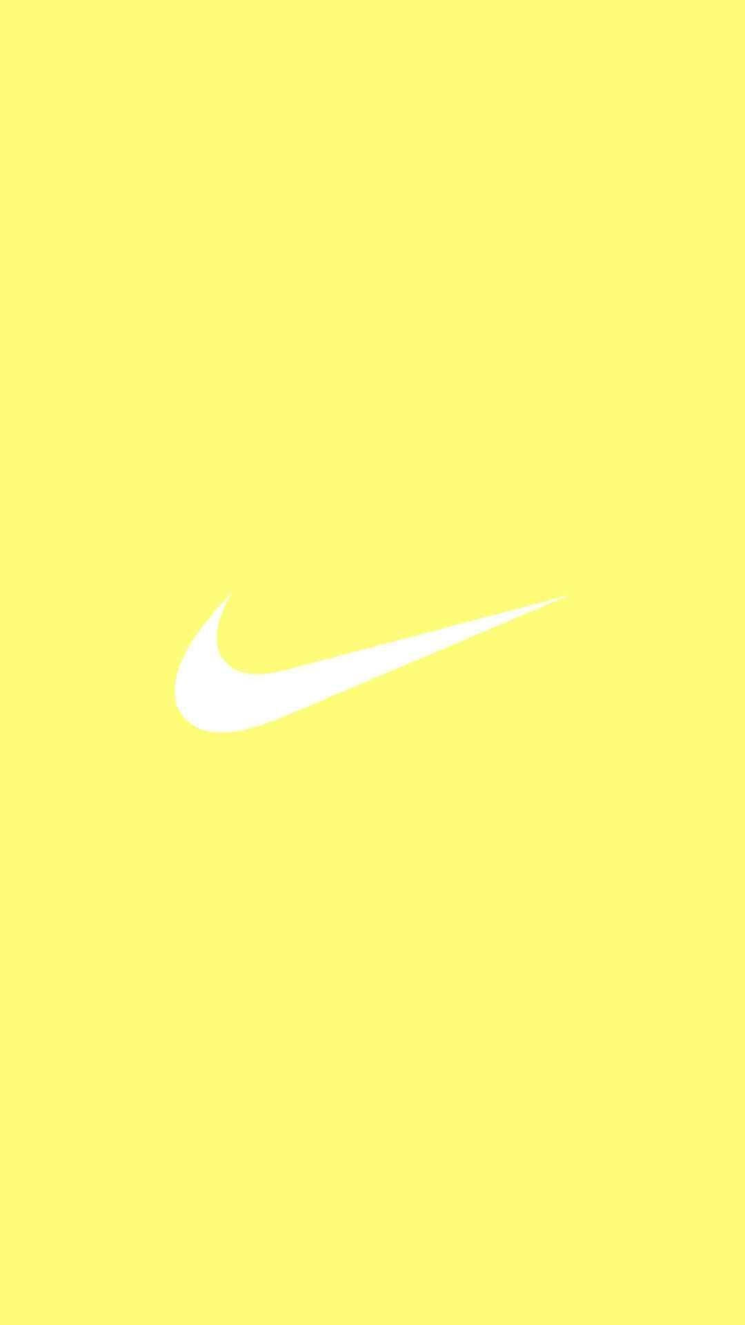 Nakakamanghang Sampal ng Cute Pastel Yellow Aesthetic na may Iconic na Nike Logo Wallpaper