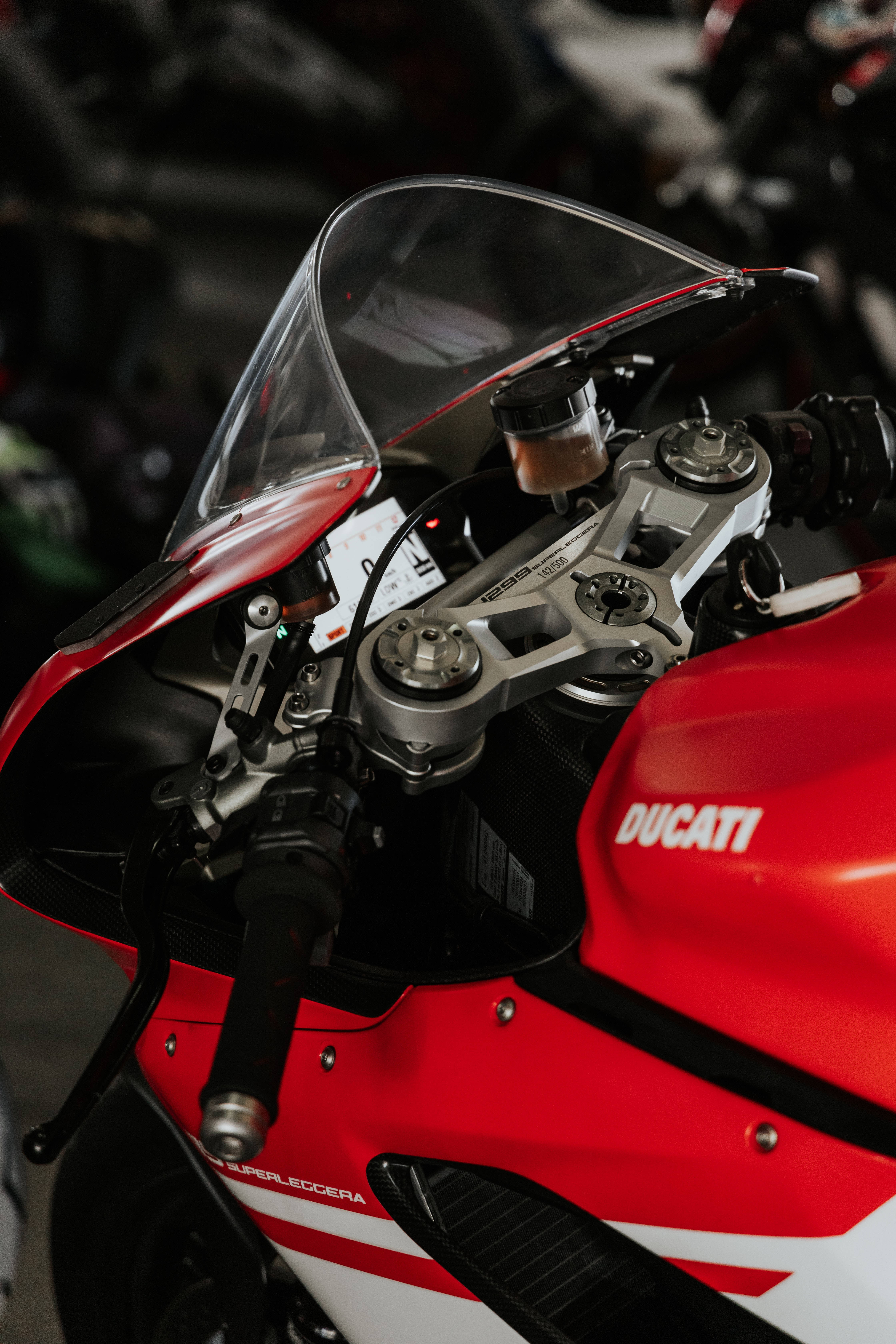 Nakamamang Pulang Ducati Bike Profile View Wallpaper