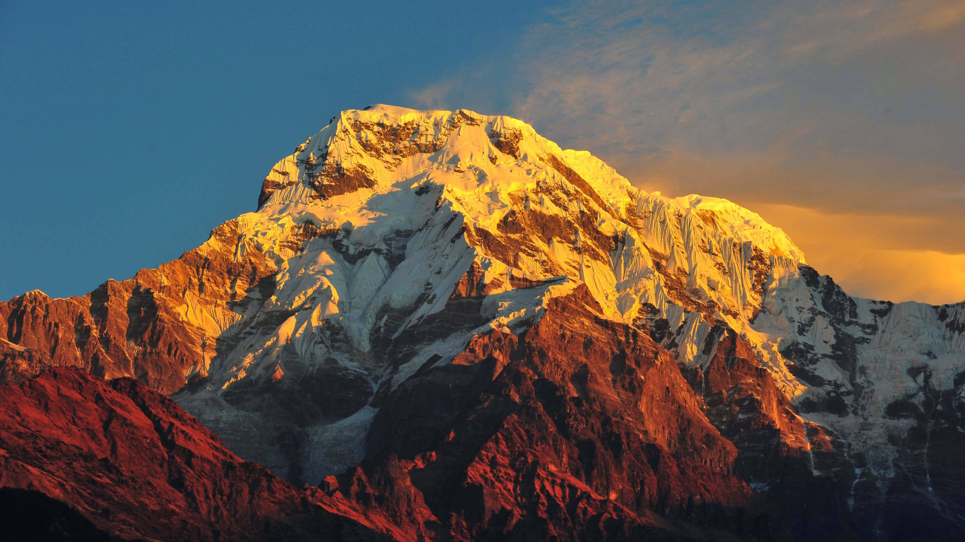 Nakamamanghang Tanawin ng Annapurna Massif, Himalayas sa 4K na Resolusyon Wallpaper