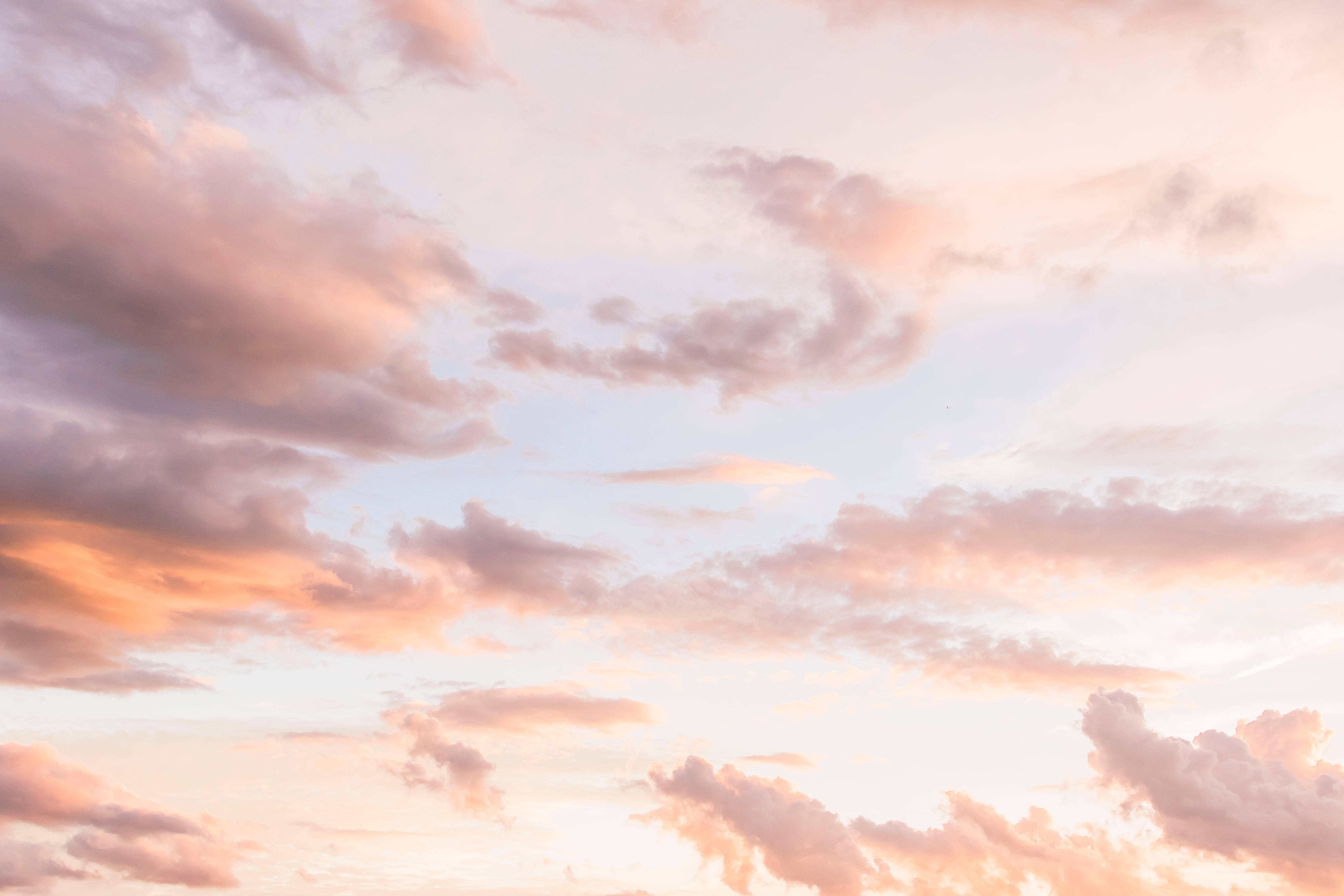 Nakamamanghang Tanawin ng Makalangit na Kalangitan Wallpaper