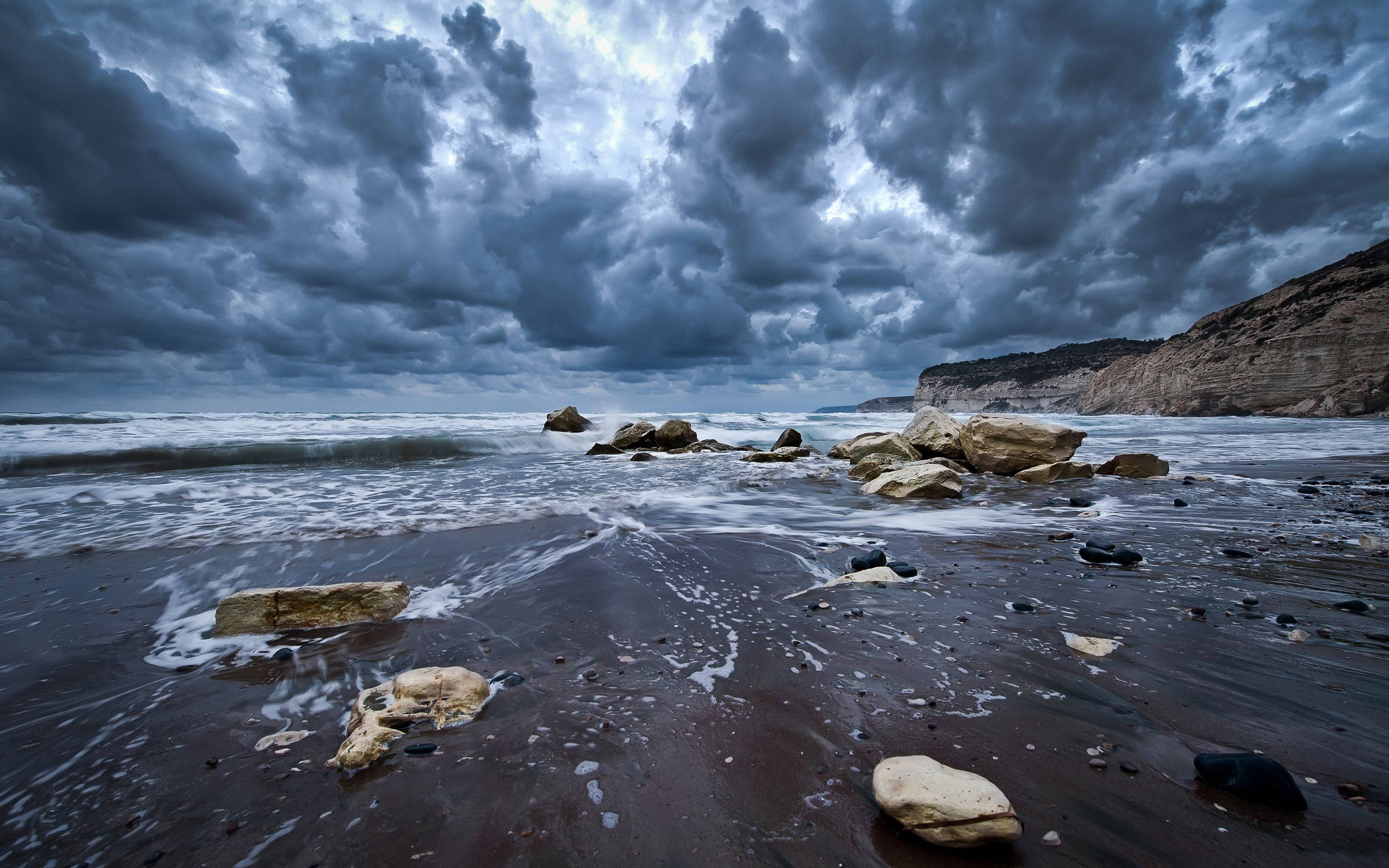 Nakamamanghang Tanawin ng Rocky Coast Wallpaper
