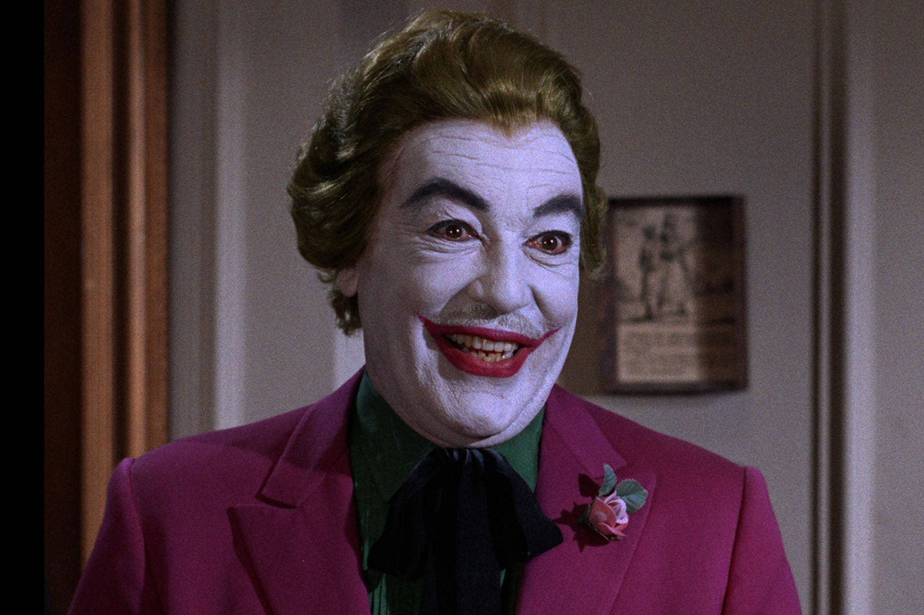 Nakangitingiting si Cesar Romero bilang Joker Wallpaper