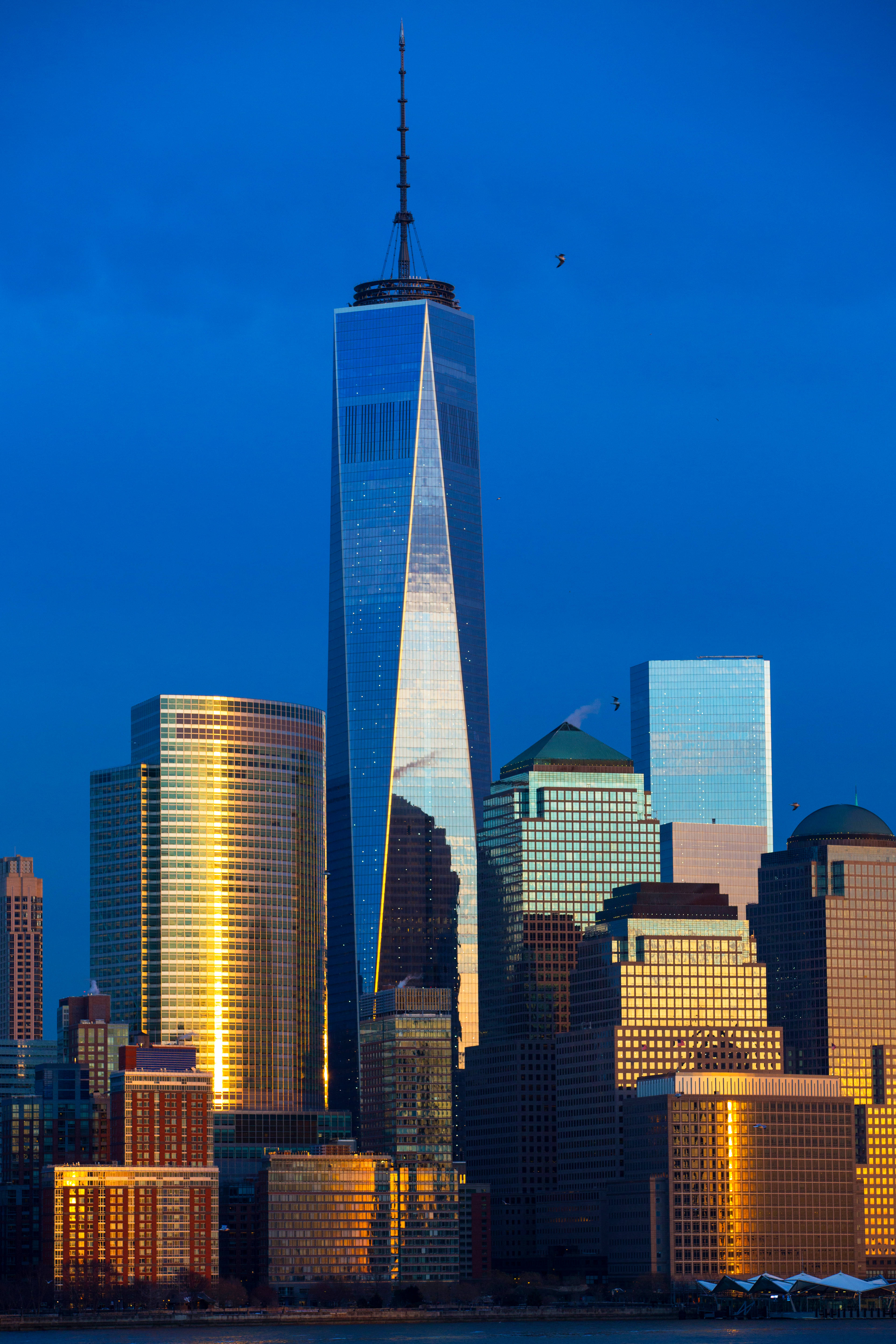Nakatakip na One World Trade Center Wallpaper