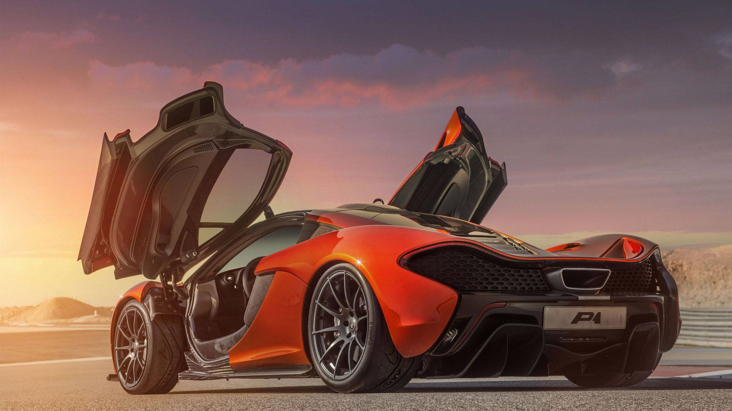 Napaka-cool na mga Kotse McLaren Volcano Wallpaper