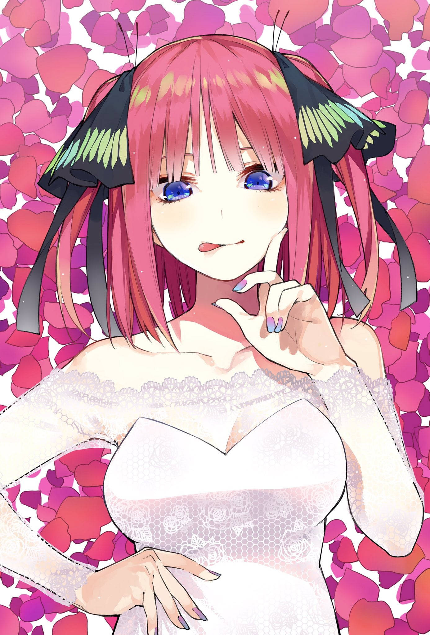 Nino Nakano na Nakasuot ng Puting Lacy na Damit Wallpaper