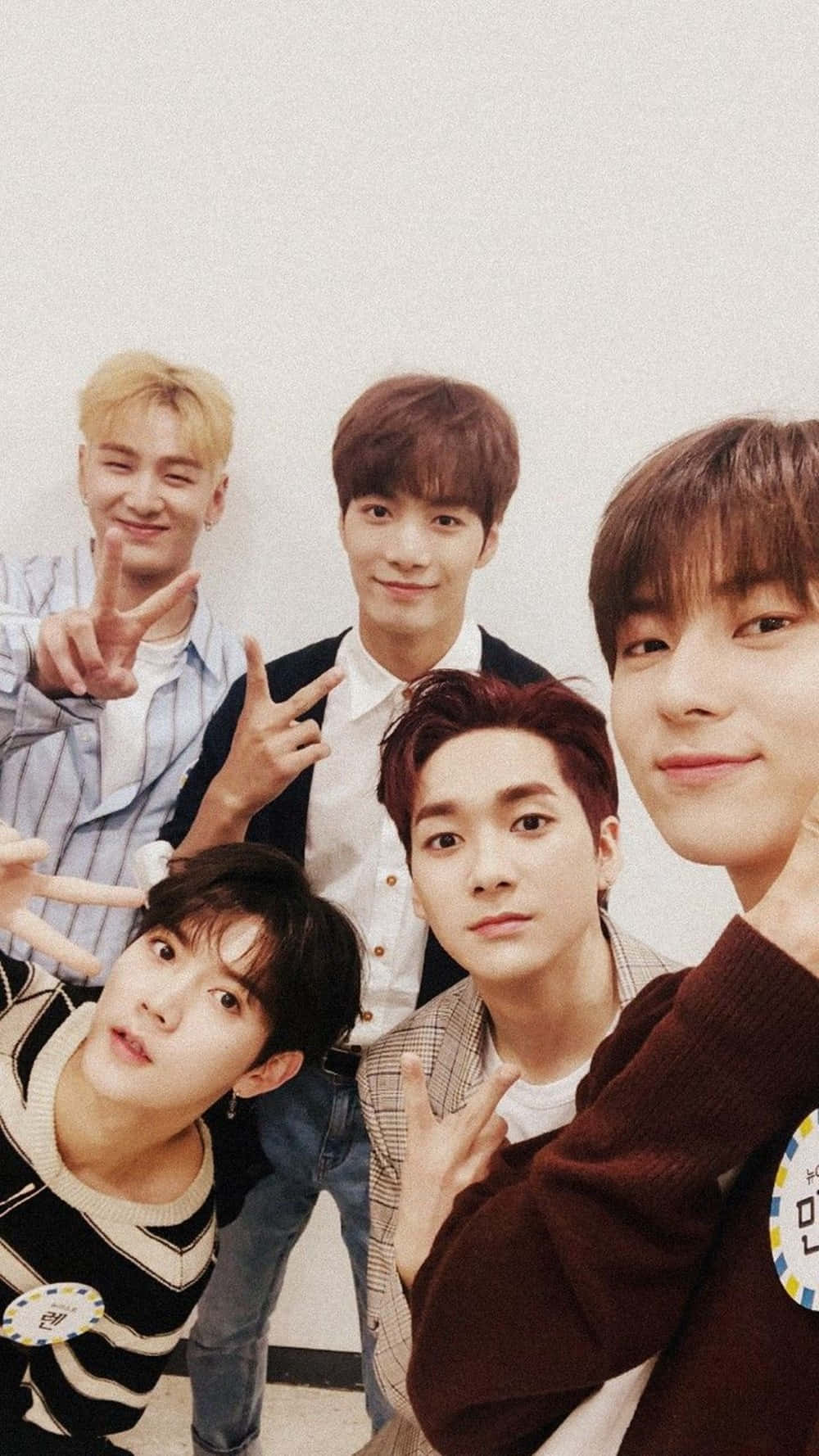 NU'EST - Isang Lakas sa Musika ng K-pop Wallpaper