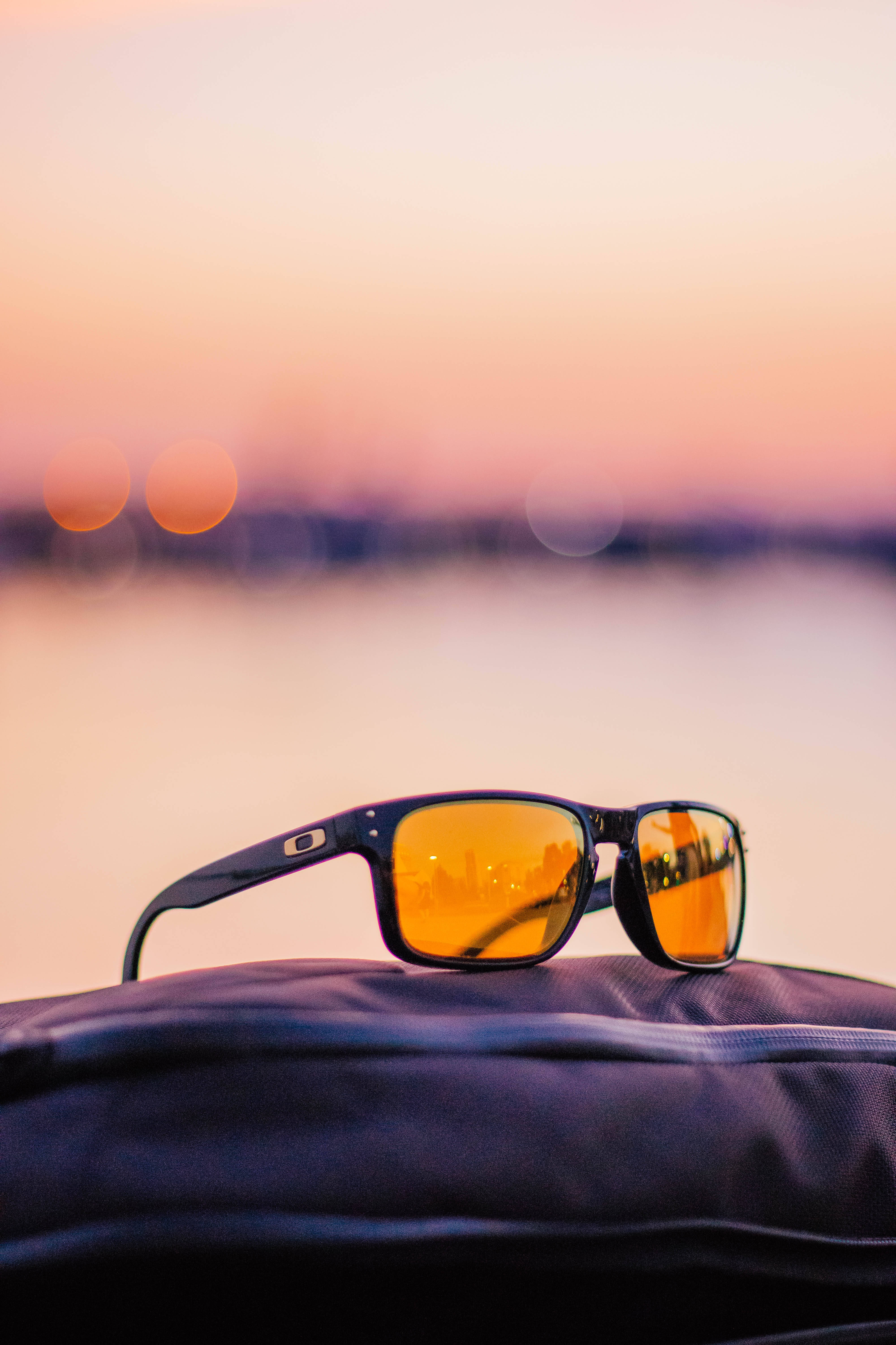 Oakley Sunglasses Paglubog ng Araw Pakikipagsapalaran sa Isports Wallpaper