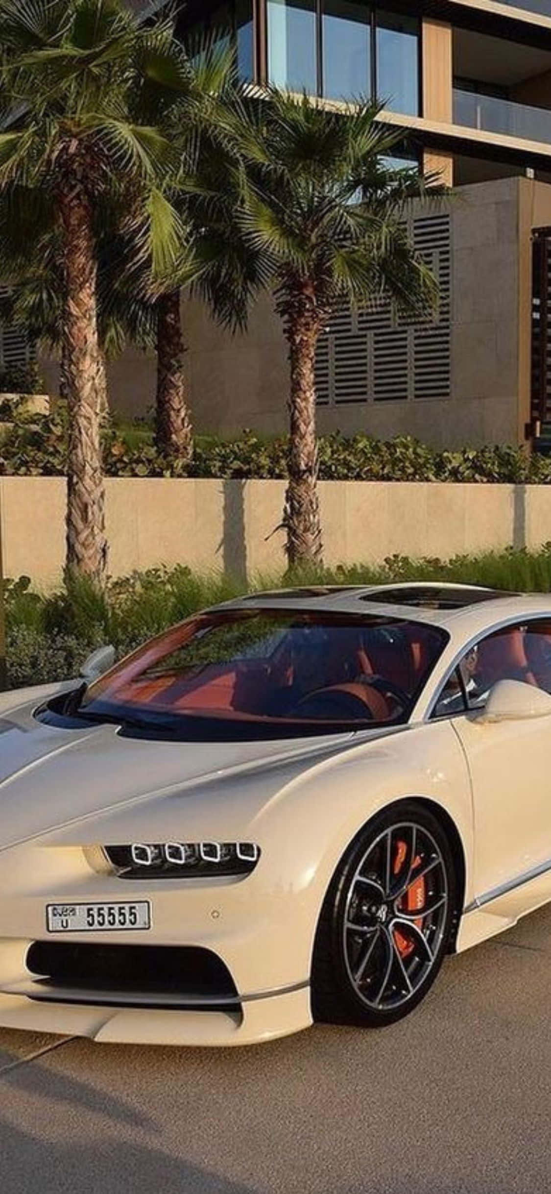Optimized Luxury: Isang iPhone XS at isang Bugatti Veyron, ang perpektong pares para sa marangyang pamumuhay Wallpaper