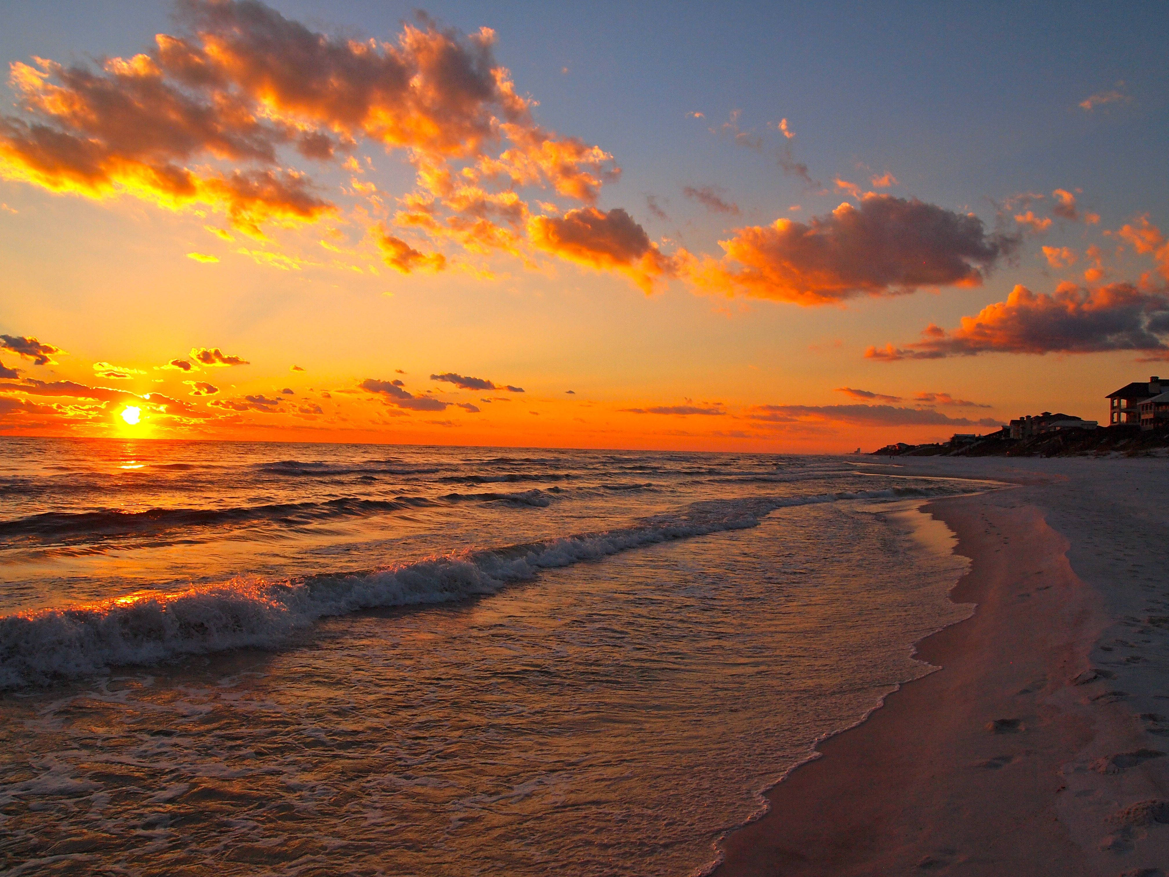 Orange Aesthetic Sunset sa Florida Beach Wallpaper