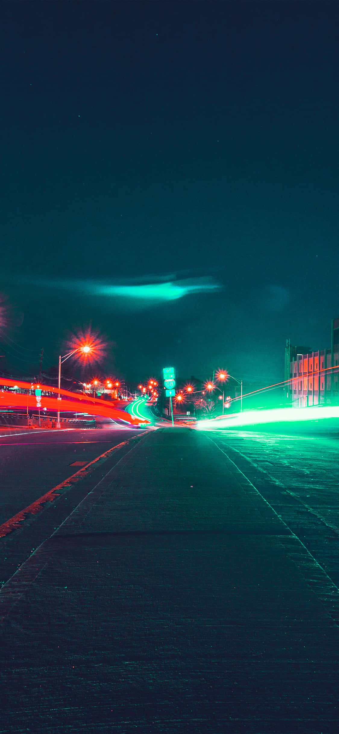 Pag-eksplora ng mga kamangha-mangha ng Night Street. Wallpaper