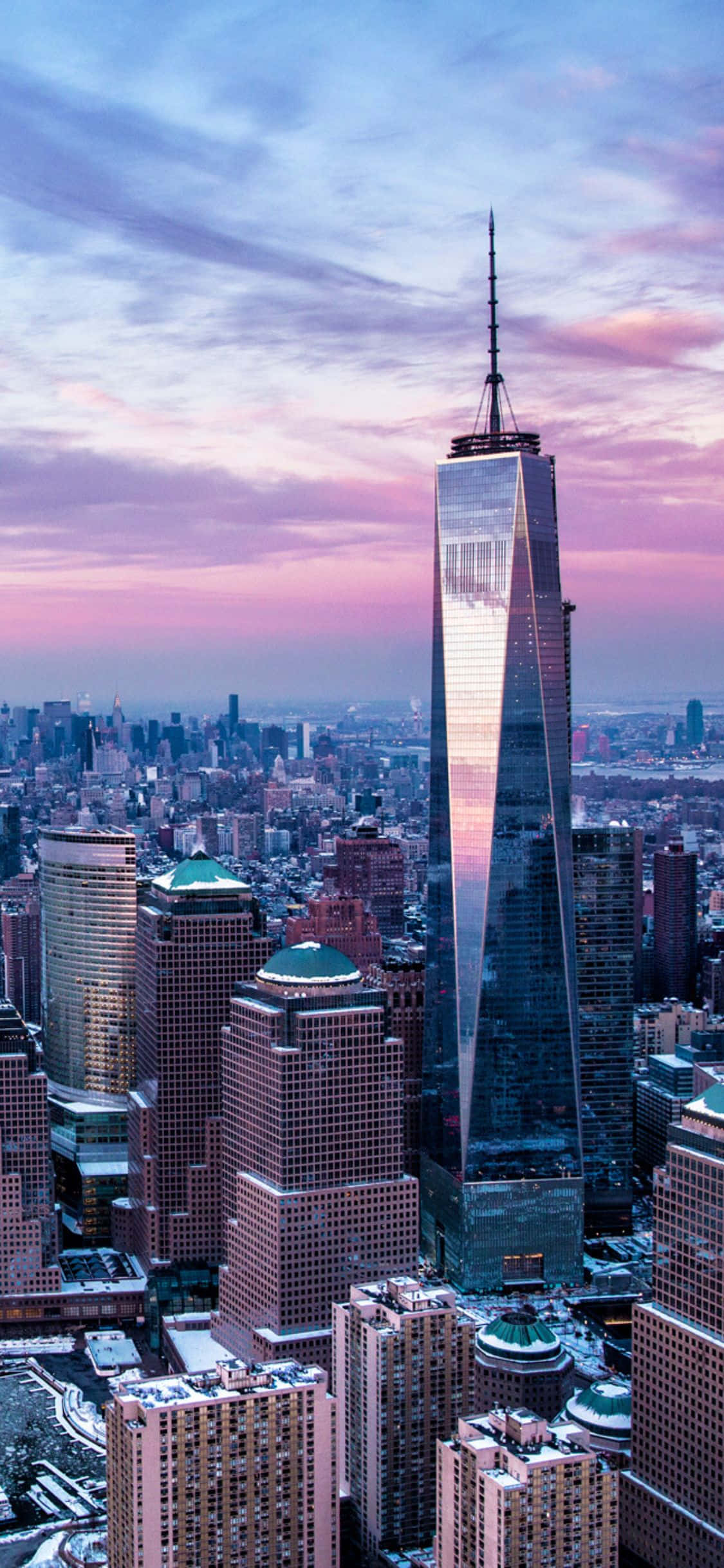 Kuhanap ng kagandahan ng New York skyline gamit ang isang iPhone X Wallpaper