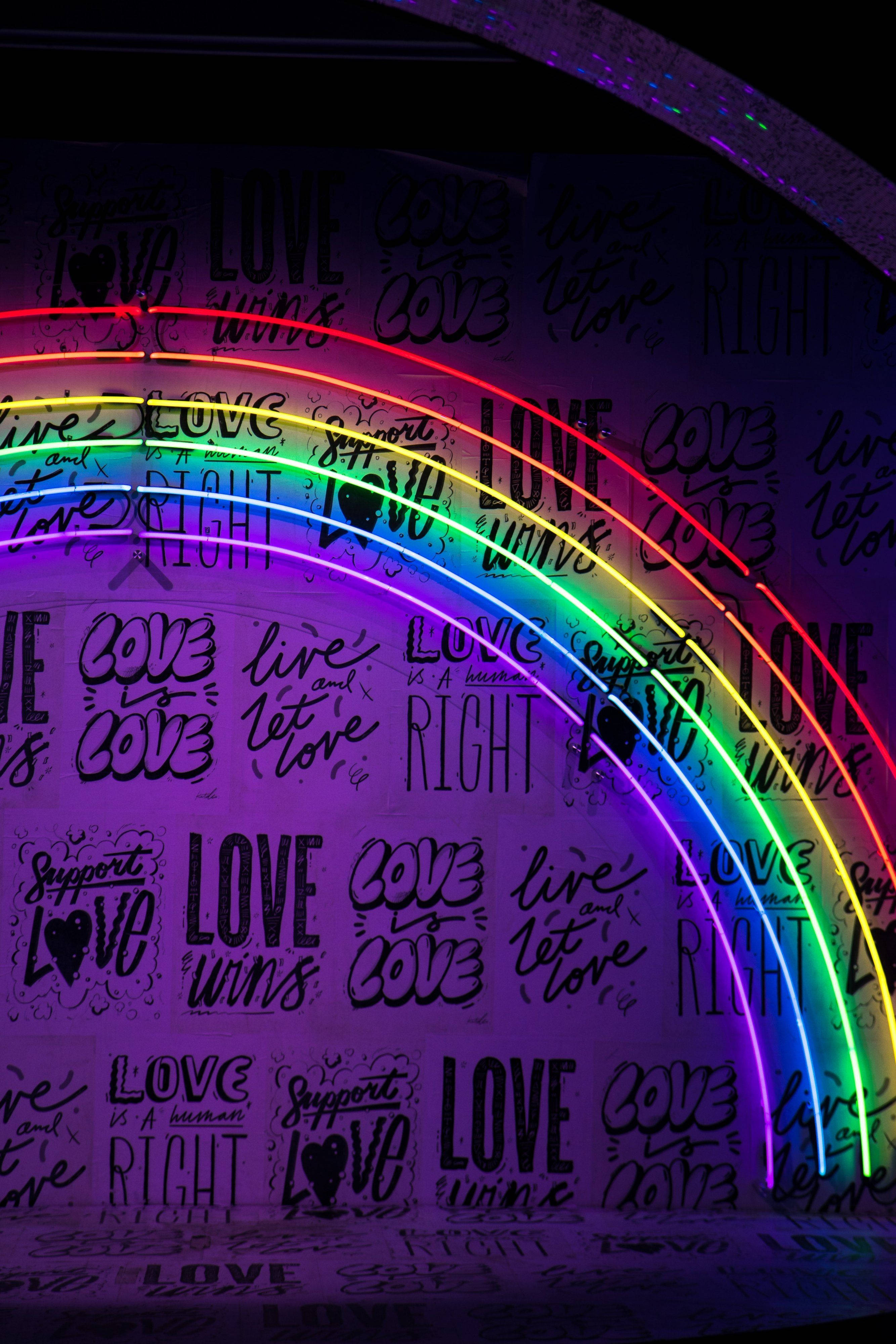 Pag-ibig ay Pag-ibig Neon Pride Bahaghari Wallpaper