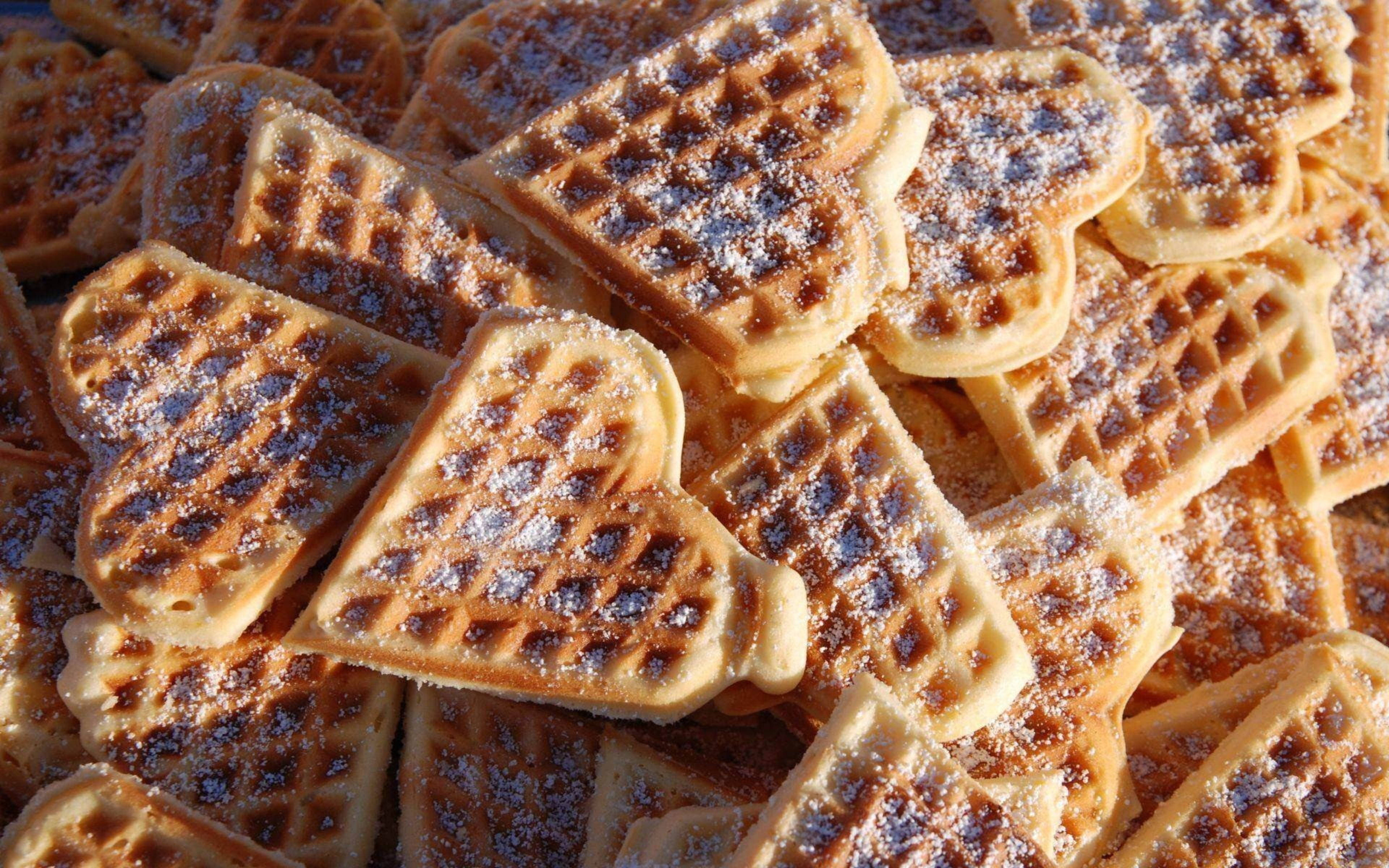 Pag-ibig sa Waffles - Heart-Shaped Waffle Delights Wallpaper