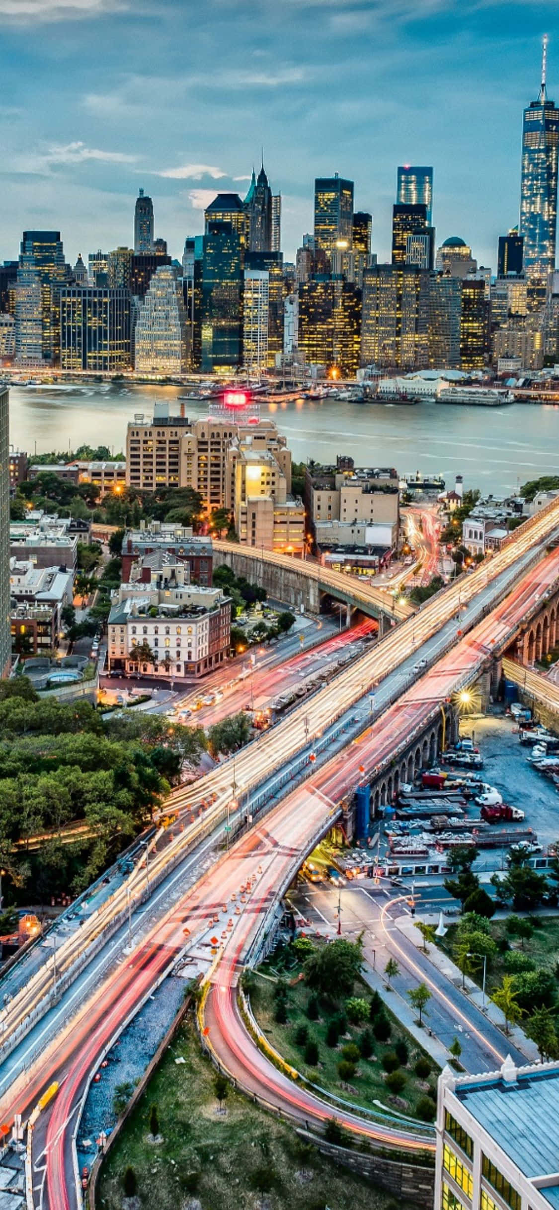 Kuhanap ng Matingkag na mga Ilaw ng New York City gamit ang iPhone X. Wallpaper