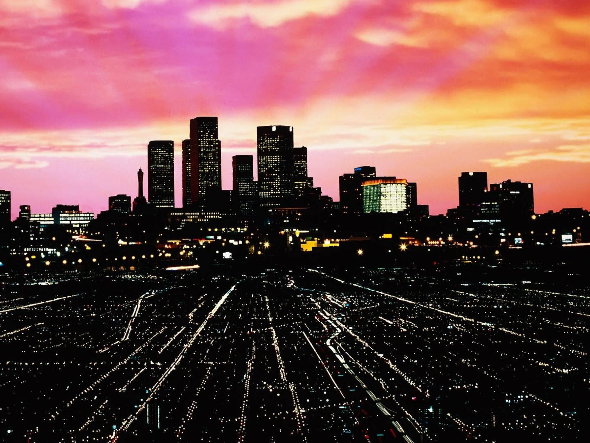 Paglubog ng Araw sa Urban Los Angeles Wallpaper