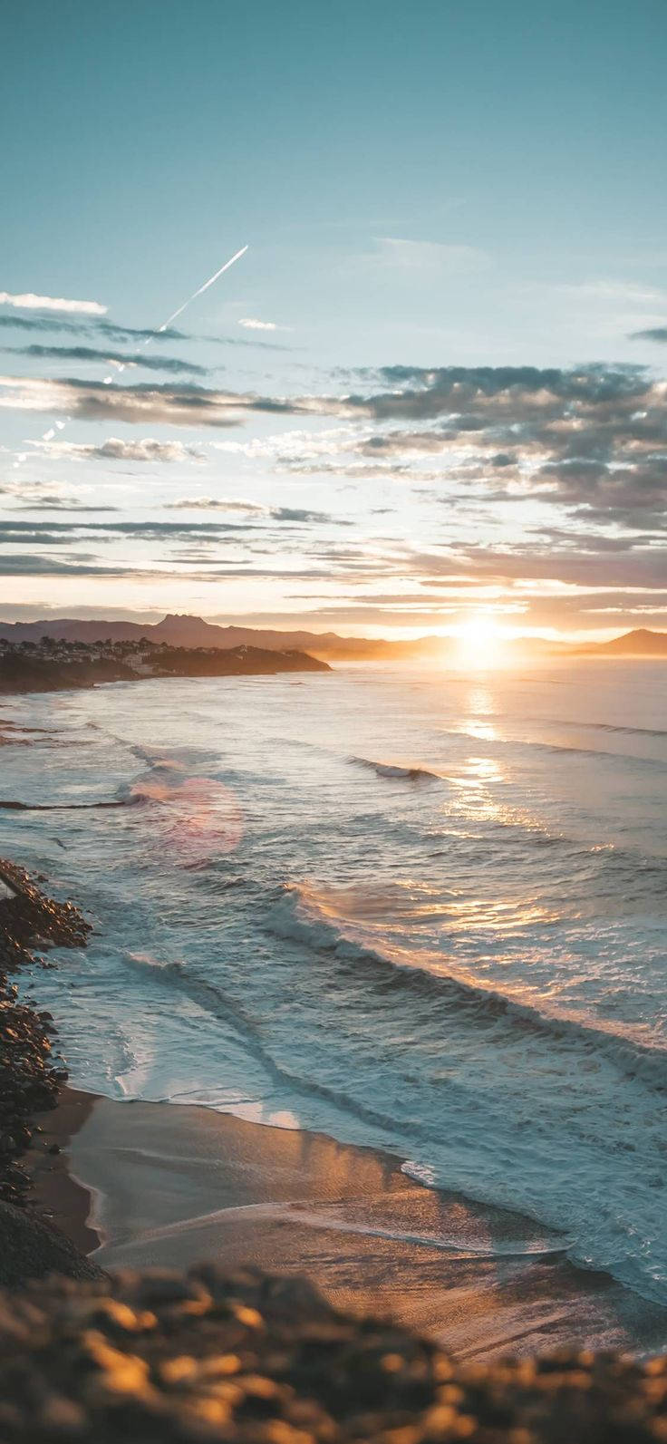Paglubog ng Araw sa Dalampasigan para sa iPhone 12 Pro Wallpaper