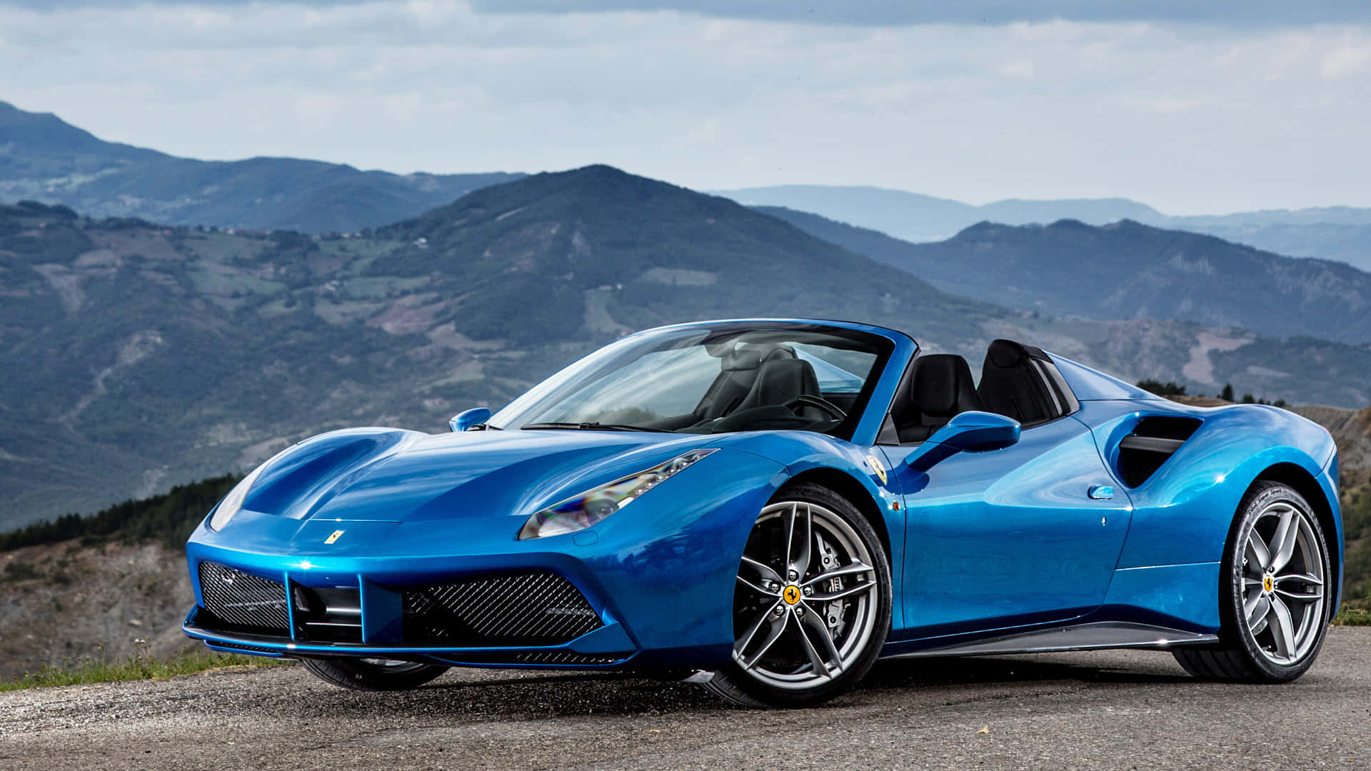 Pagmamaneho nang May Estilo - Isang Ferrari sa Bukas na Daan Wallpaper