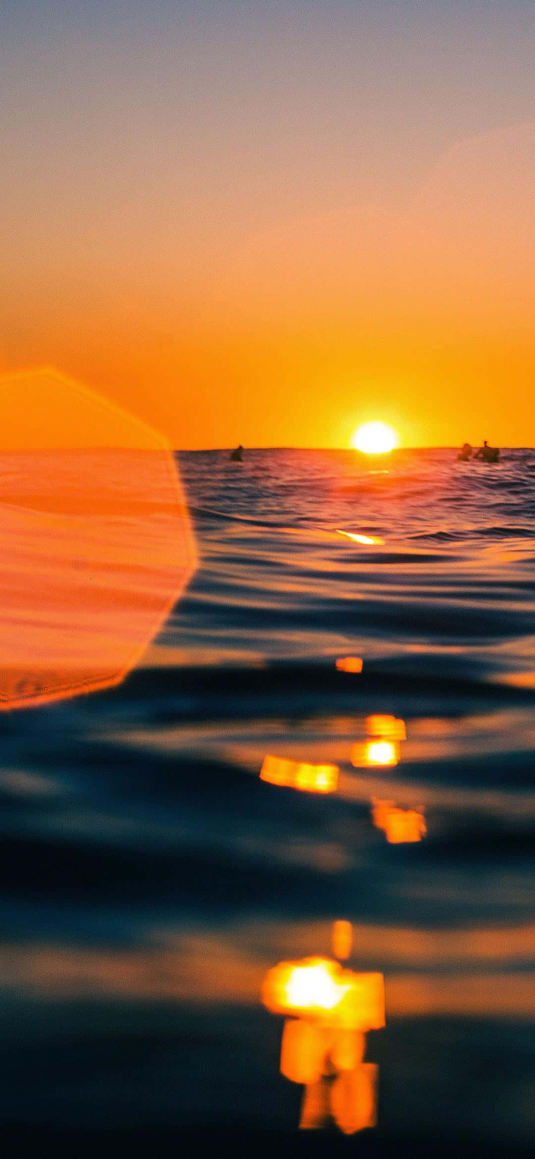 Pagsikat ng Araw sa Tubig ng Dagat Wallpaper