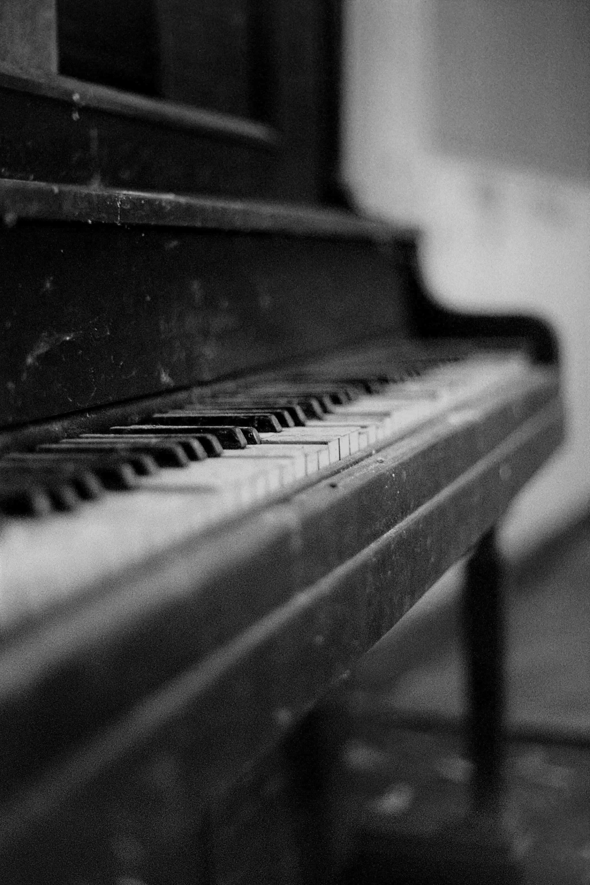 Pagtutugtog ng matatamis na melodiya ng isang Grand Piano Wallpaper