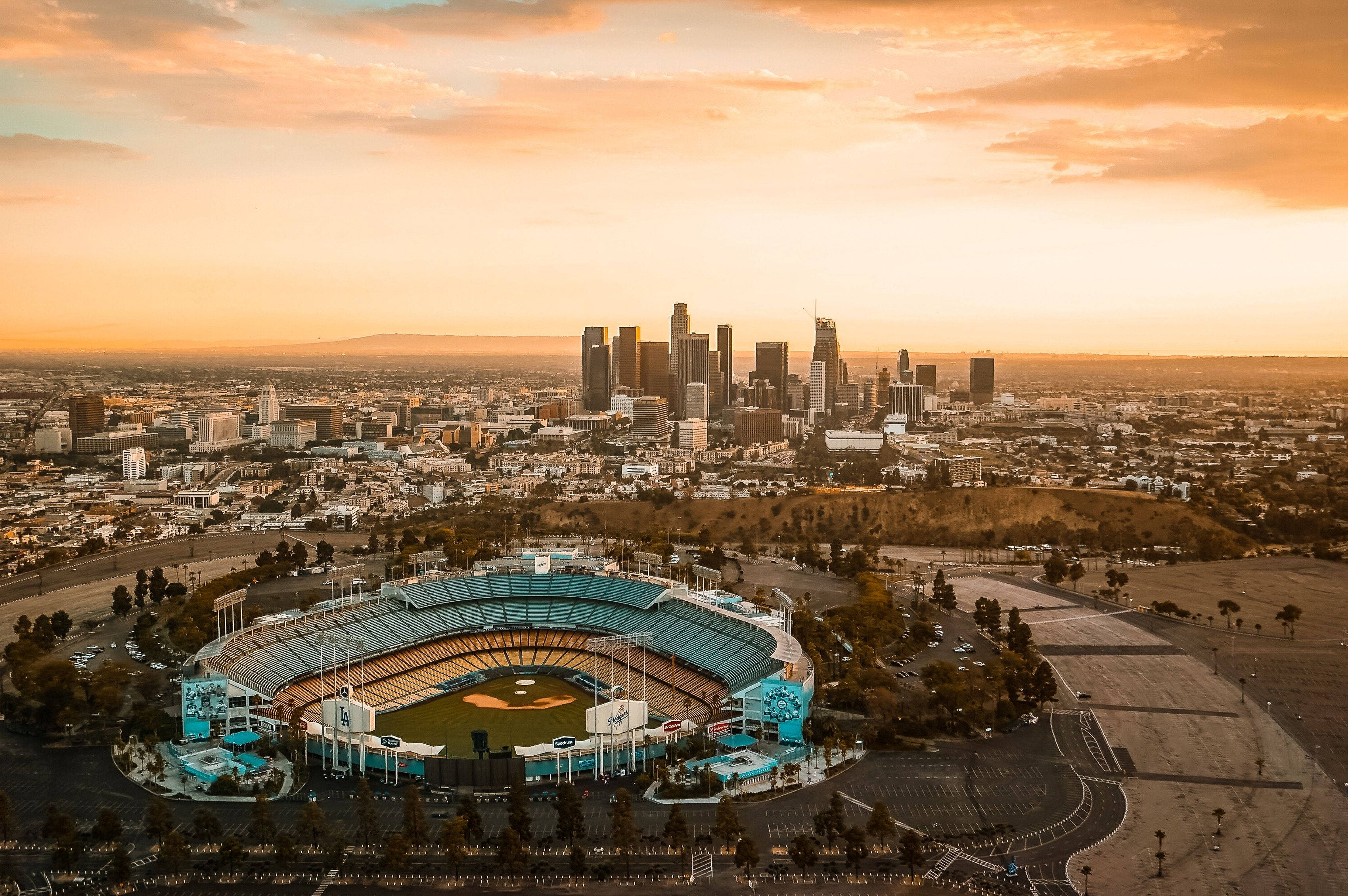 Pale Orange na Paglubog ng Araw sa Los Angeles Wallpaper