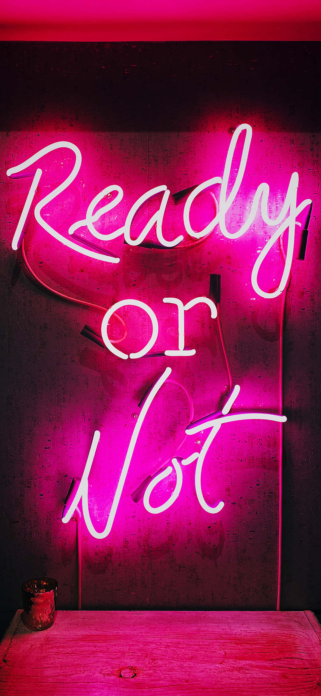 "Paliwanin ang iyong mundo gamit ang isang iPhone Neon" Wallpaper