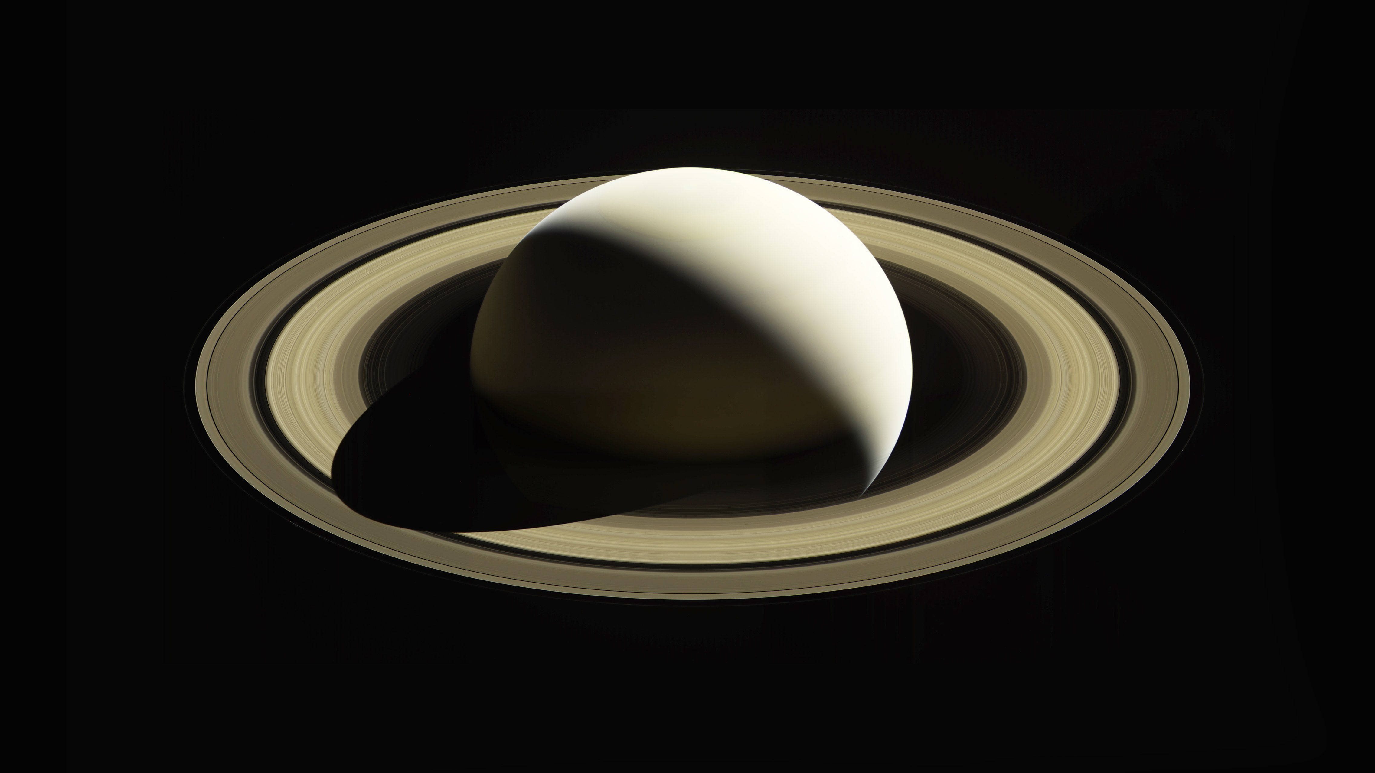 Pananaw ng Ibon sa Saturn 4K Wallpaper