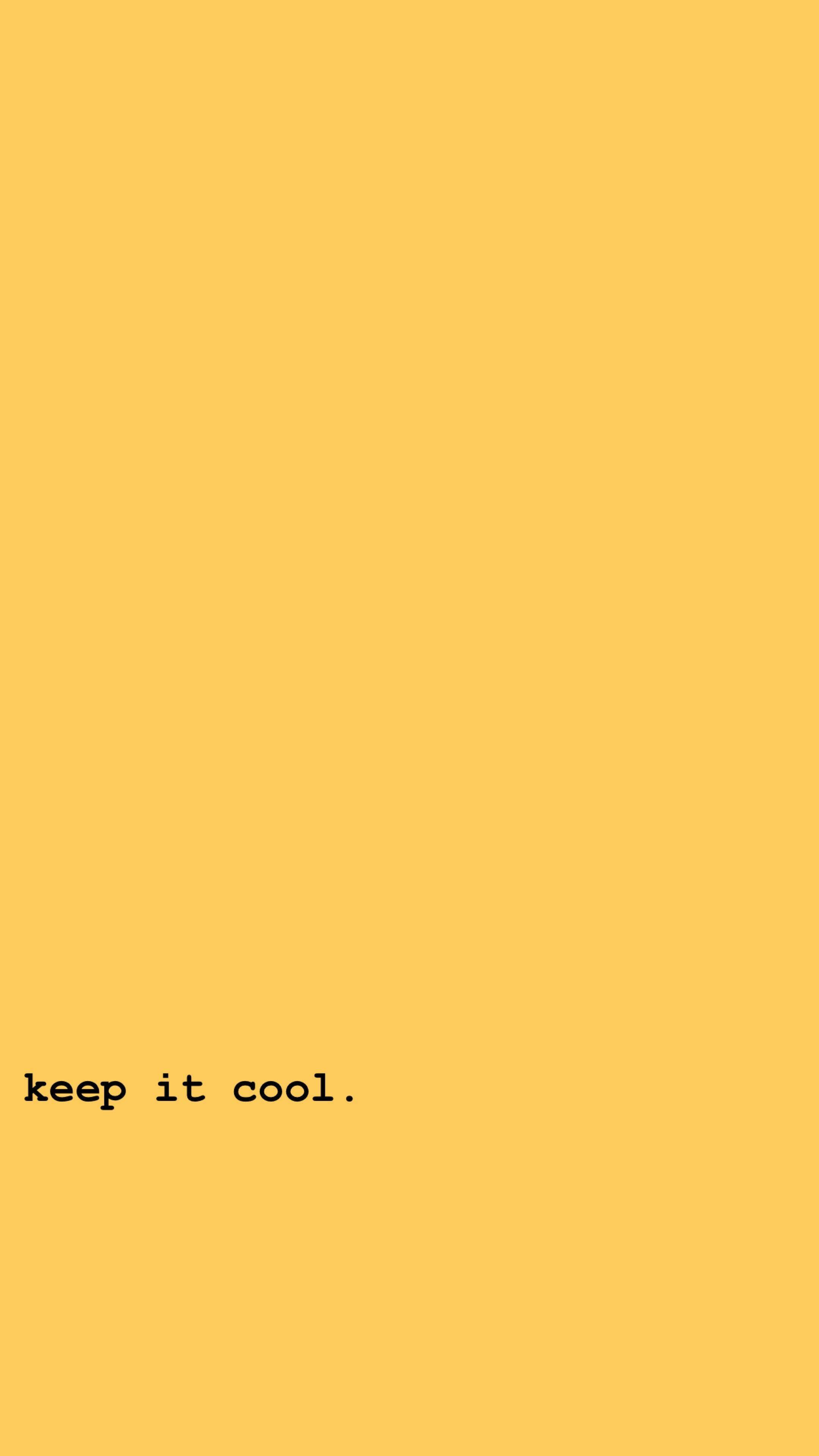 Panatilihing Cool sa Cute Pastel Yellow Aesthetic Wallpaper