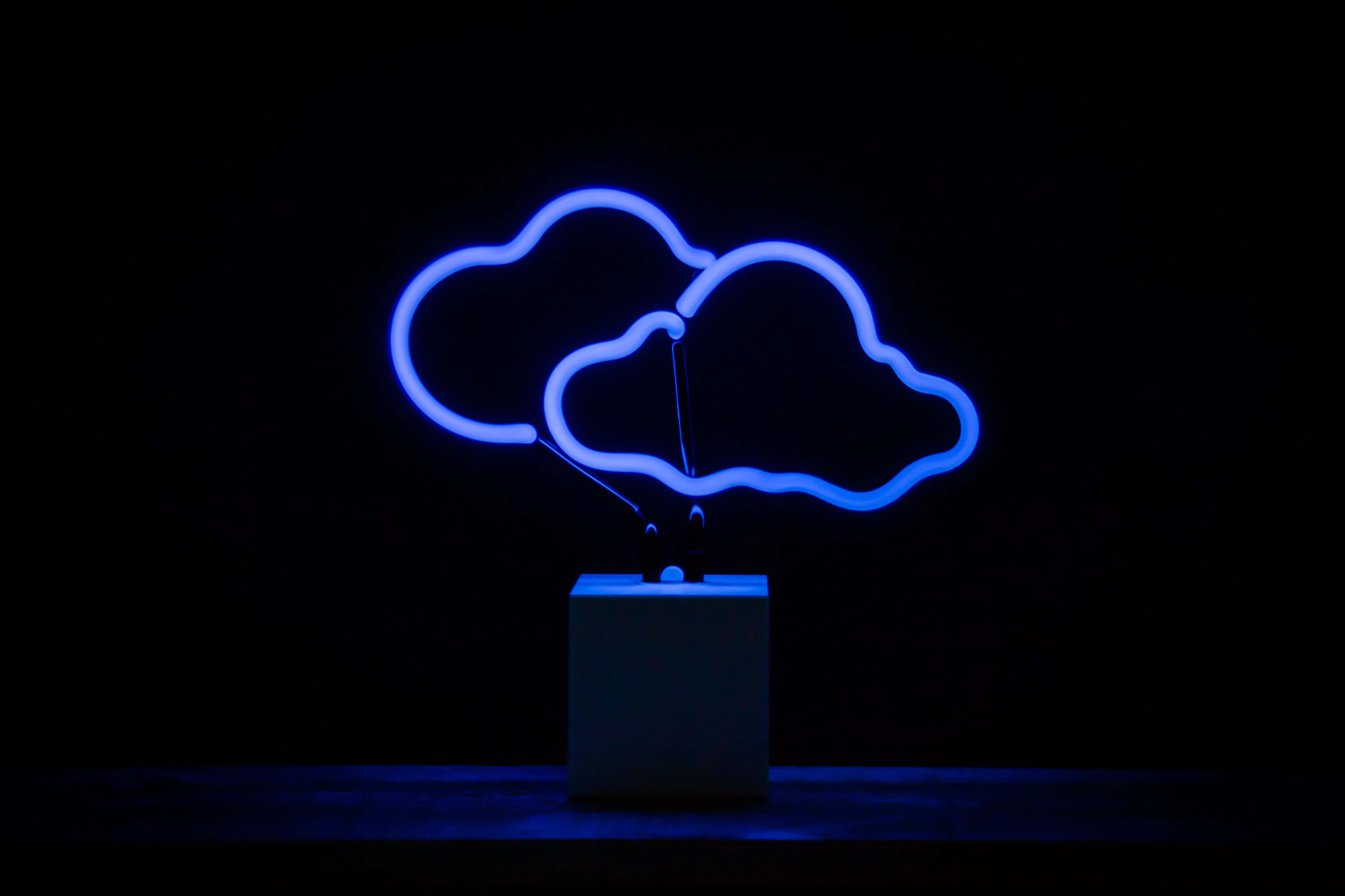 Pasiglahin ang iyong buhay gamit ang neon blue na aesthetic Wallpaper