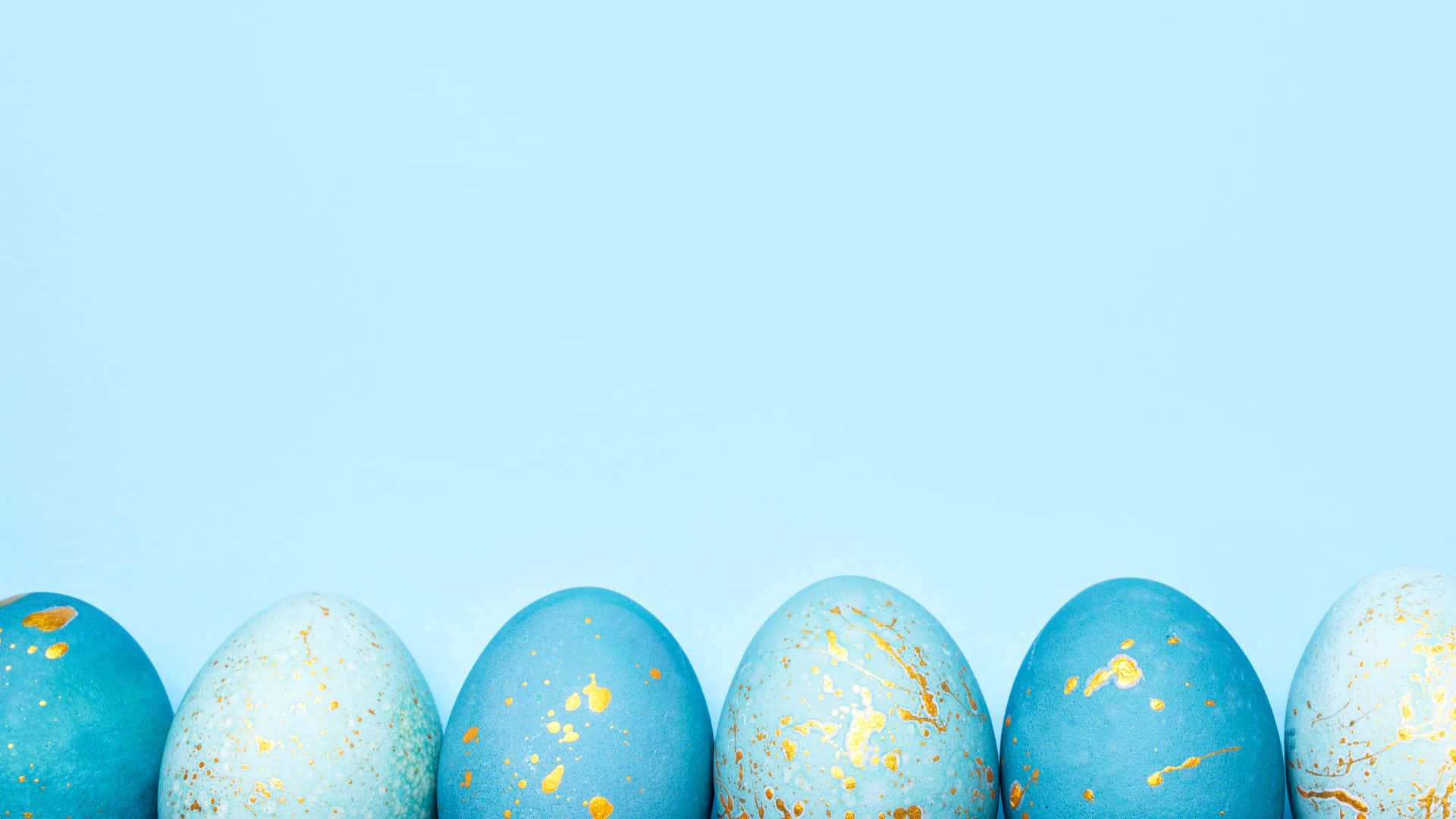 Pastel Blue na May Metallic Gold na Easter Egg Background Wallpaper