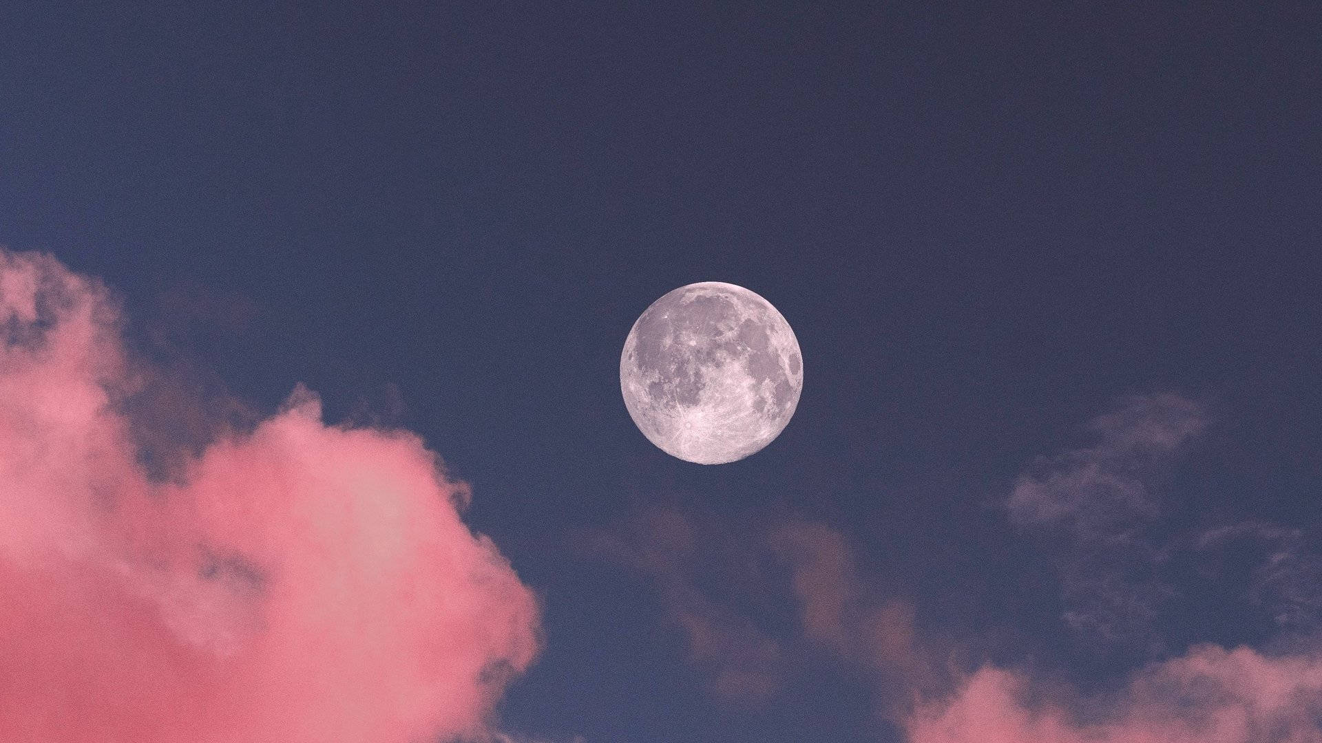 Pastel na Langit na may Aesthetic na Buwan Wallpaper