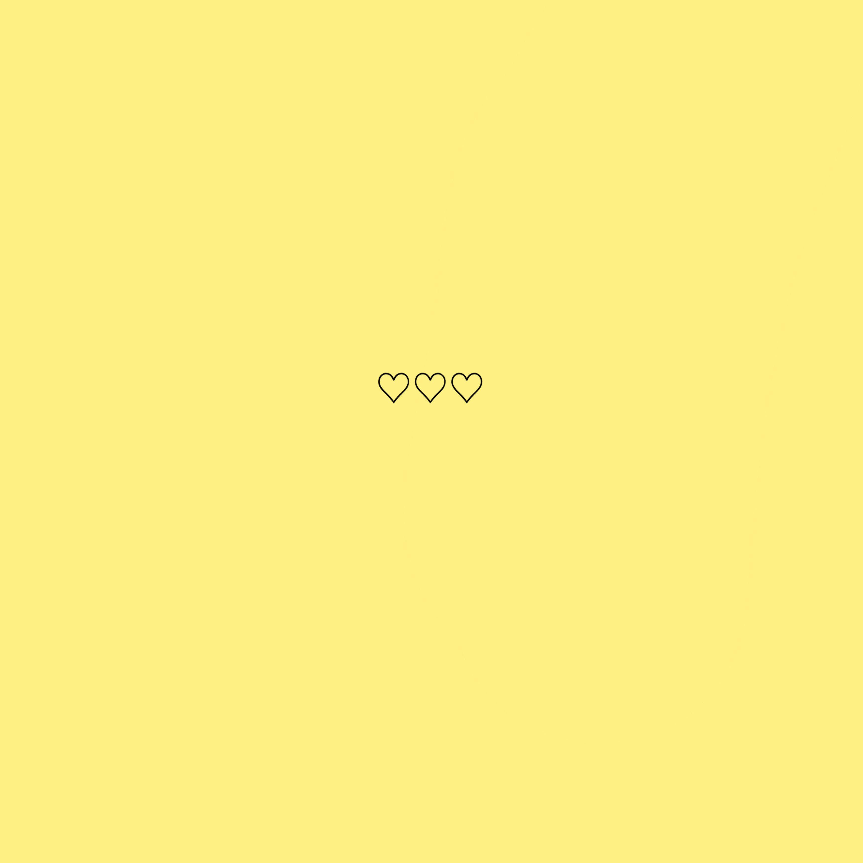 Pastel Yellow Aesthetic na may mga Puso Wallpaper