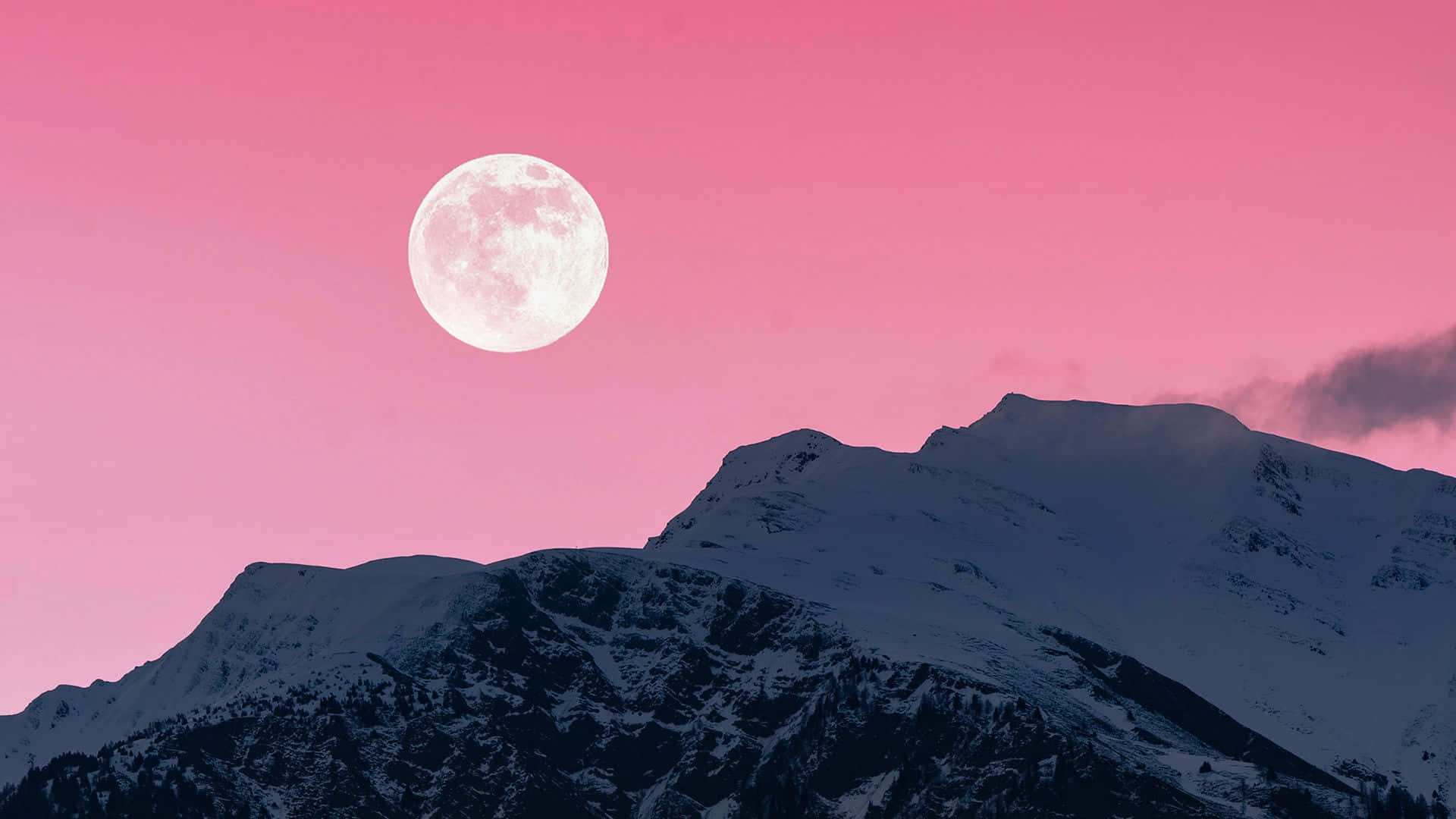 Pink Moon na Sumisikat sa Itaas ng Niyebeng Bundok Wallpaper