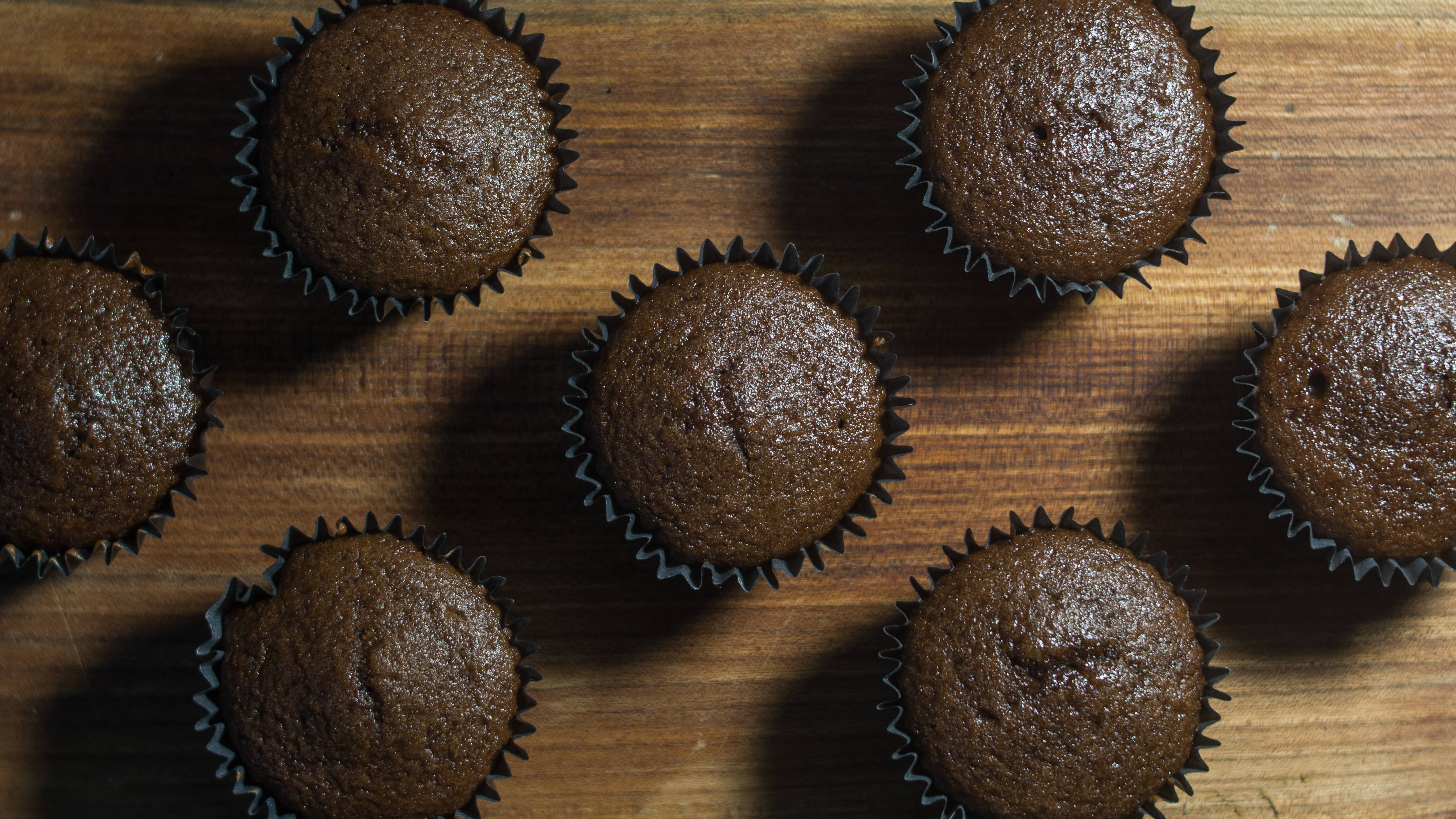 Pitong Itim na Muffins Wallpaper