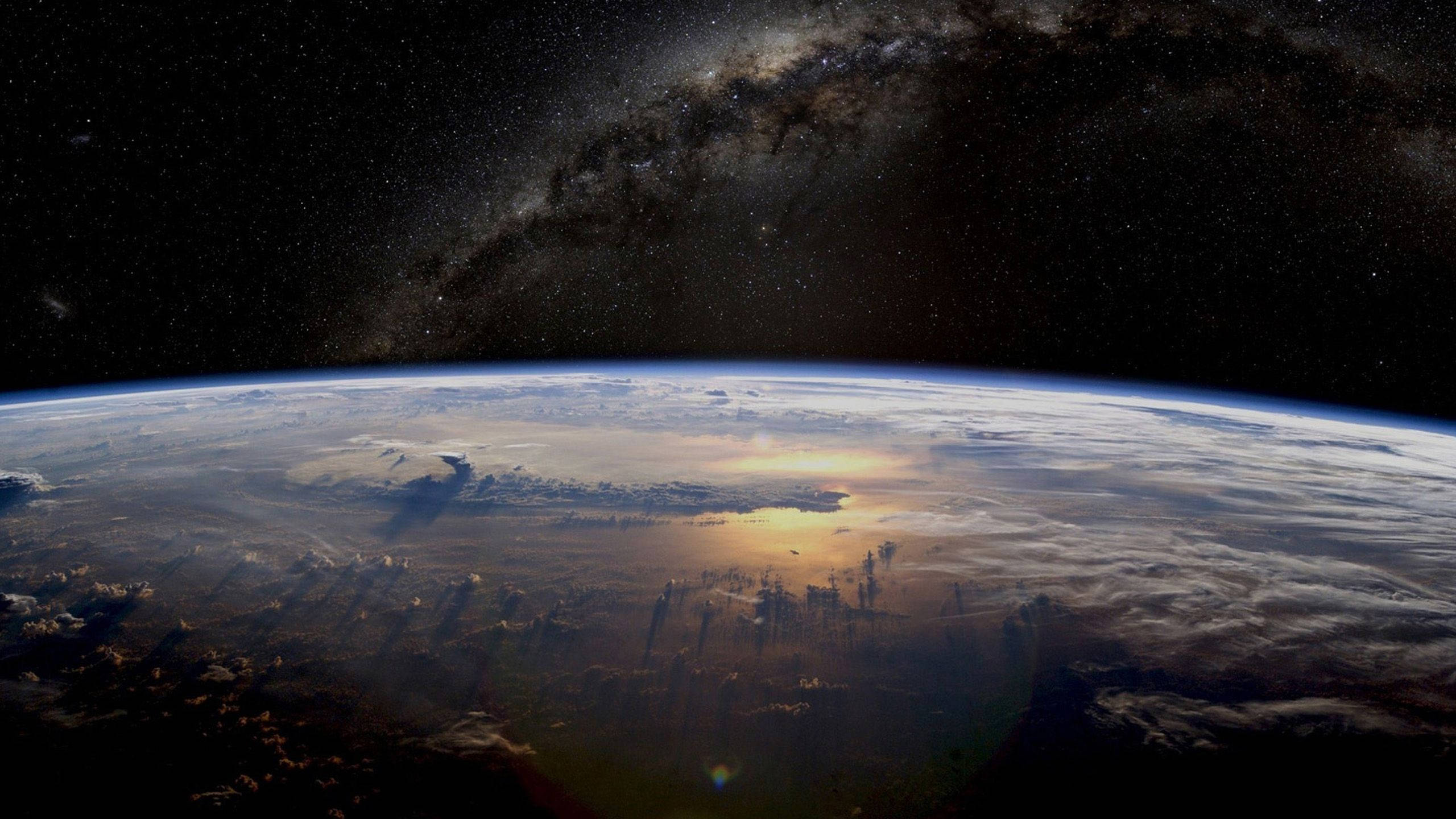 Planeta sa Kalawakan sa 1440p HD Wallpaper